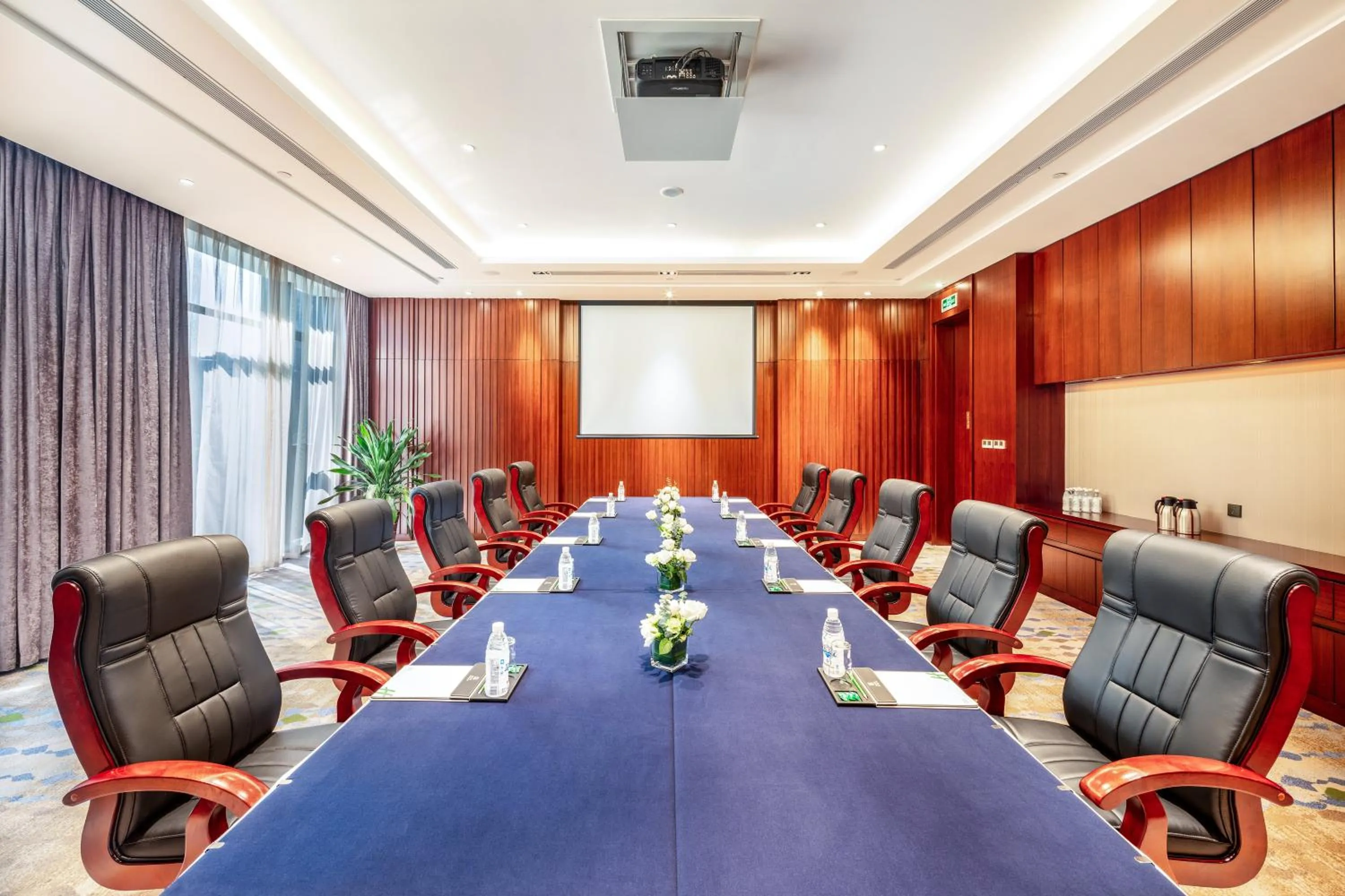 Meeting/conference room in Holiday Inn Neijiang Riverside by IHG