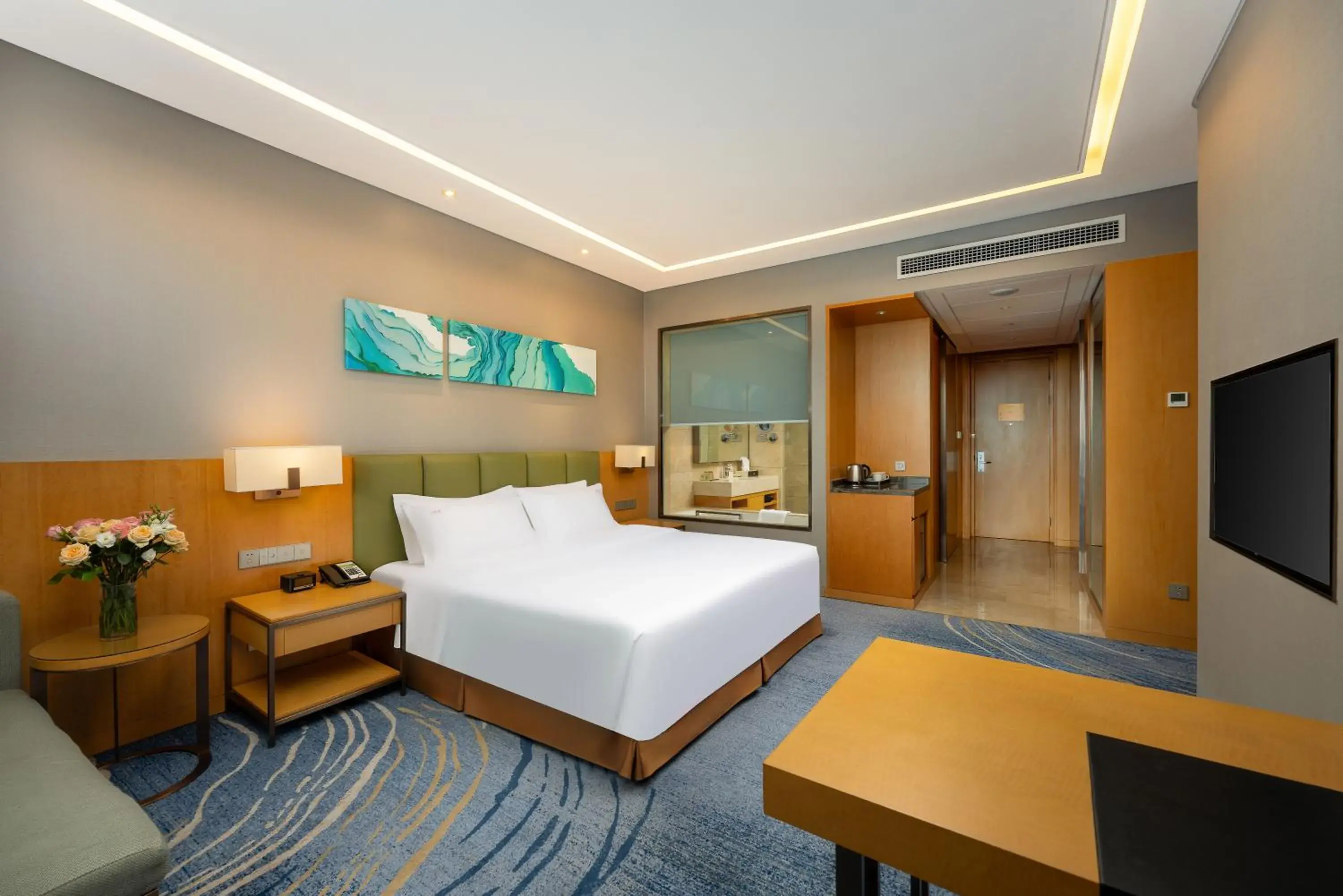Premium King Room with City View in Holiday Inn Neijiang Riverside by IHG Premium King Room with City View in Holiday Inn Neijiang Riverside by IHG