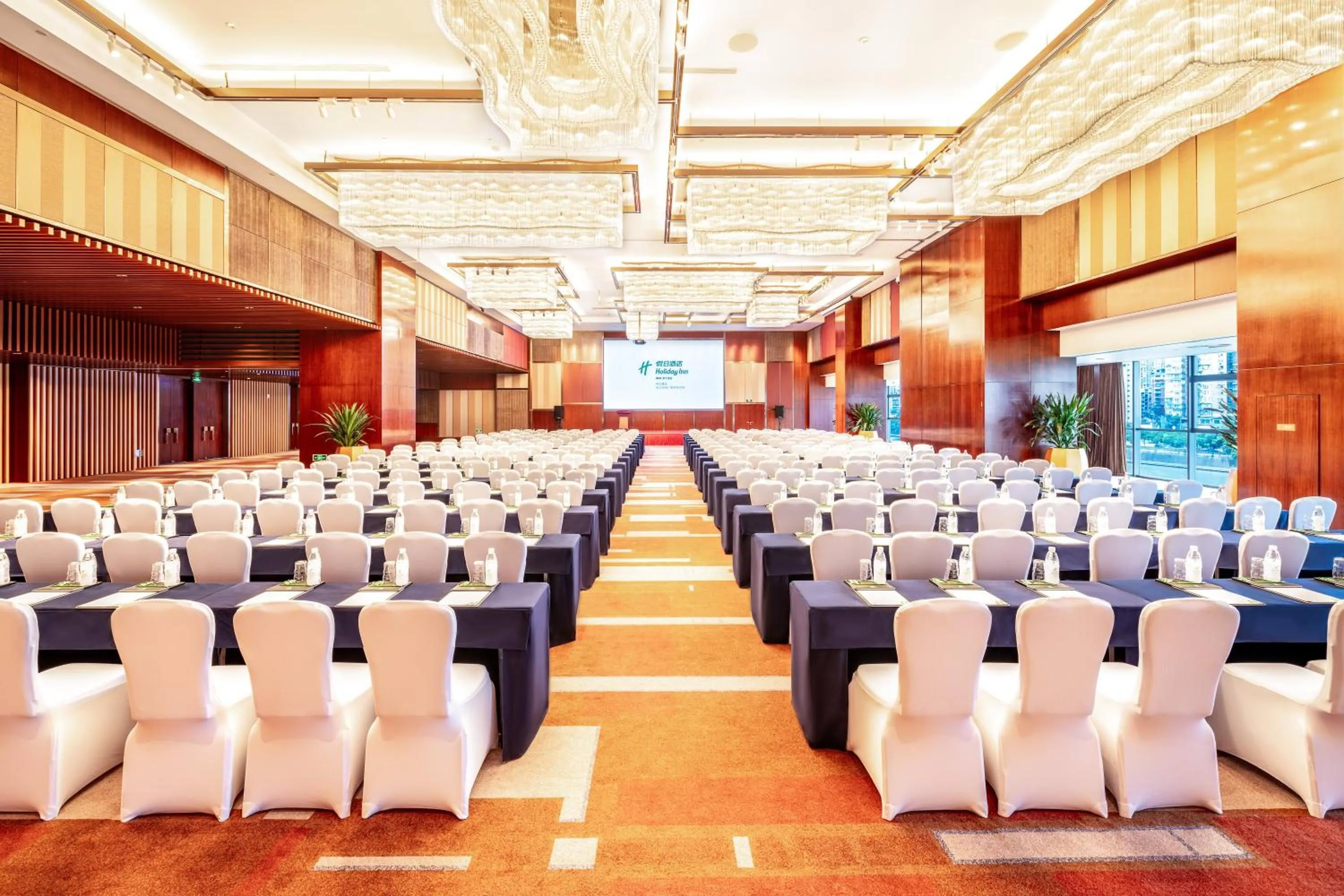 Meeting/conference room in Holiday Inn Neijiang Riverside by IHG