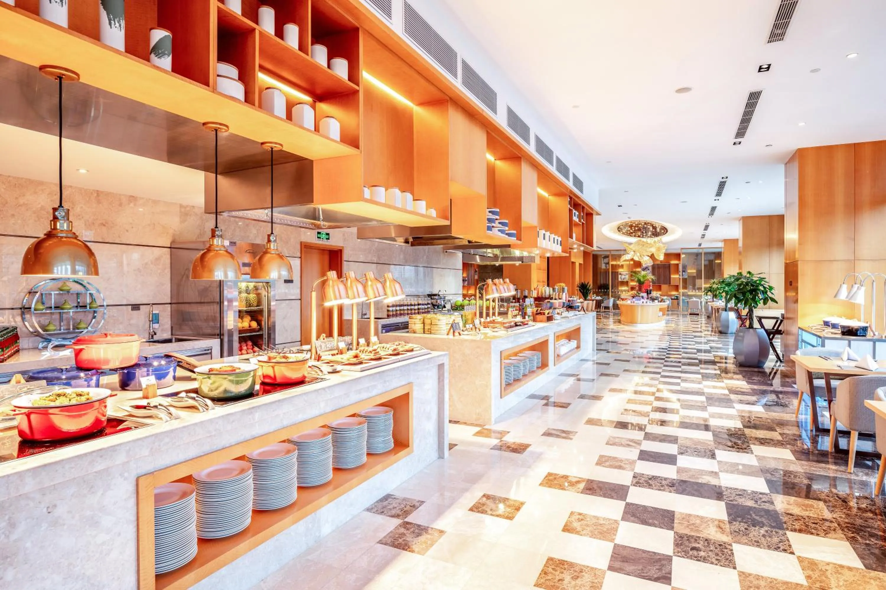 Restaurant/places to eat in Holiday Inn Neijiang Riverside by IHG