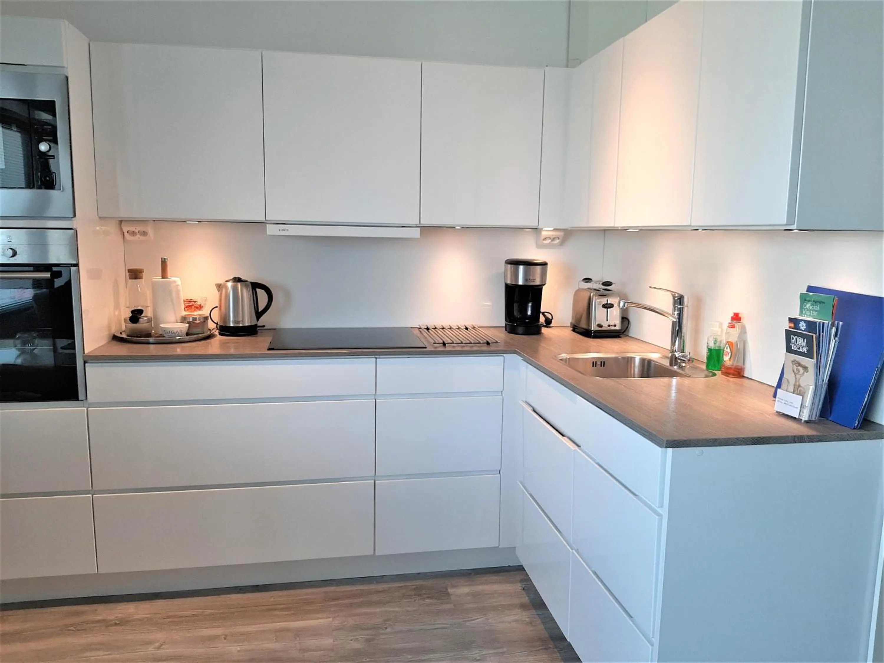 Kitchen or kitchenette in Seaside Downtown Apartment with private parking