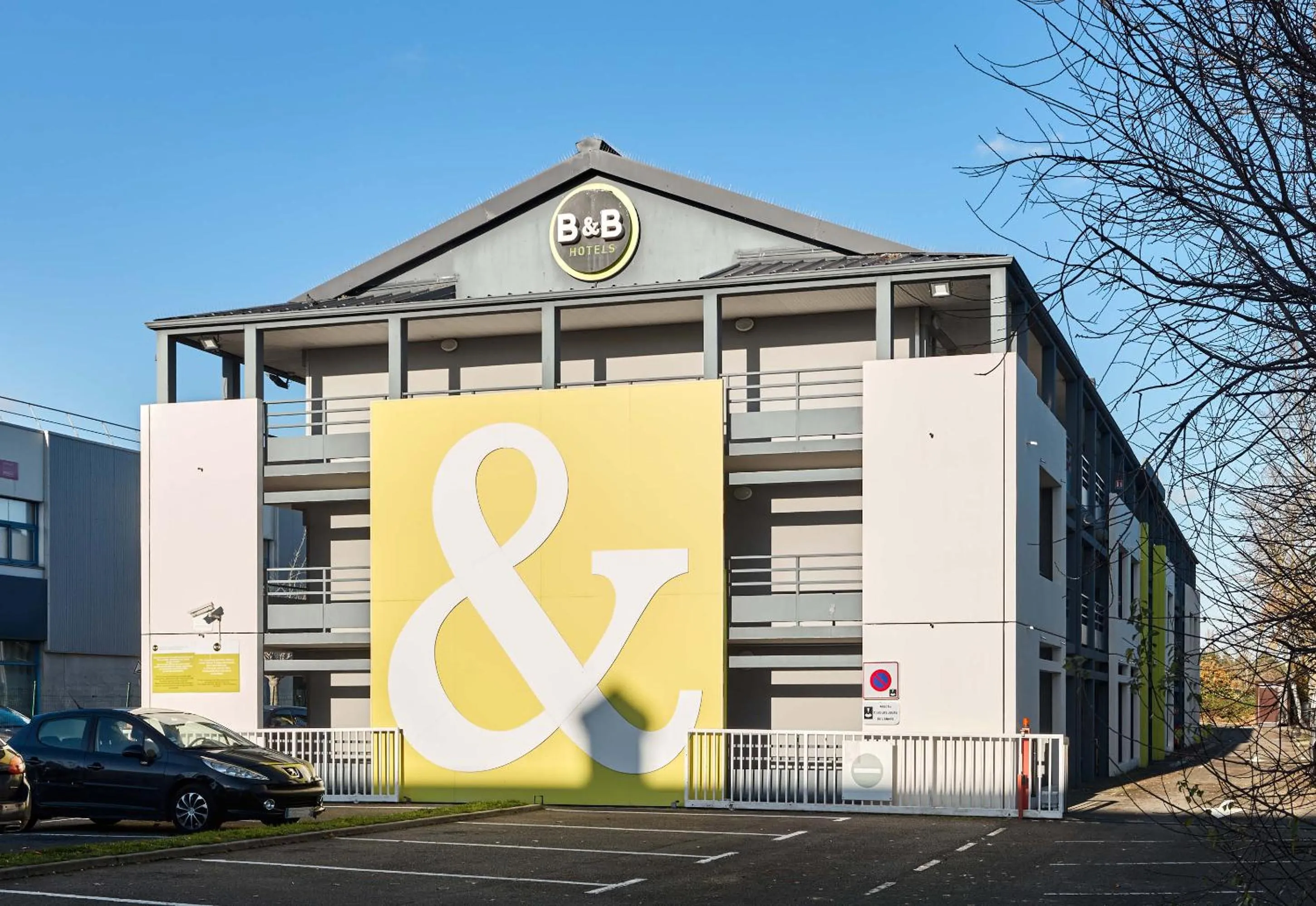 Property building in B&B HOTEL Orgeval