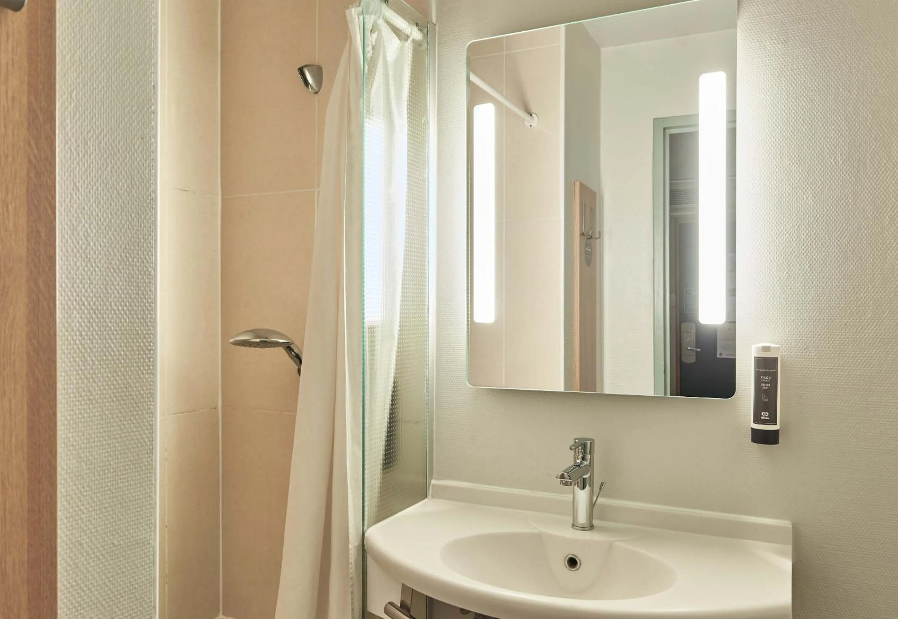 Bathroom in B&B HOTEL Orgeval