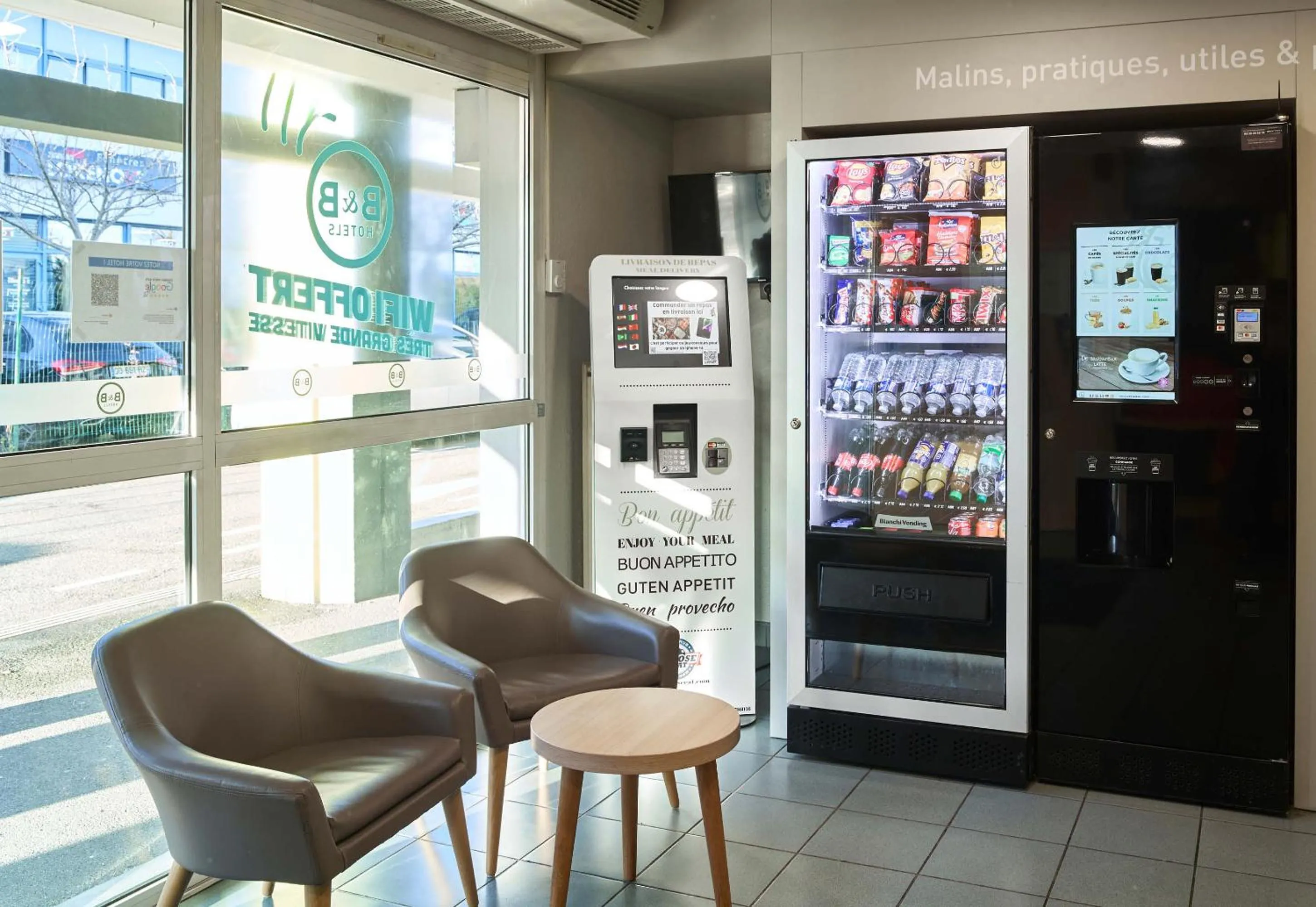 vending machine in B&B HOTEL Orgeval