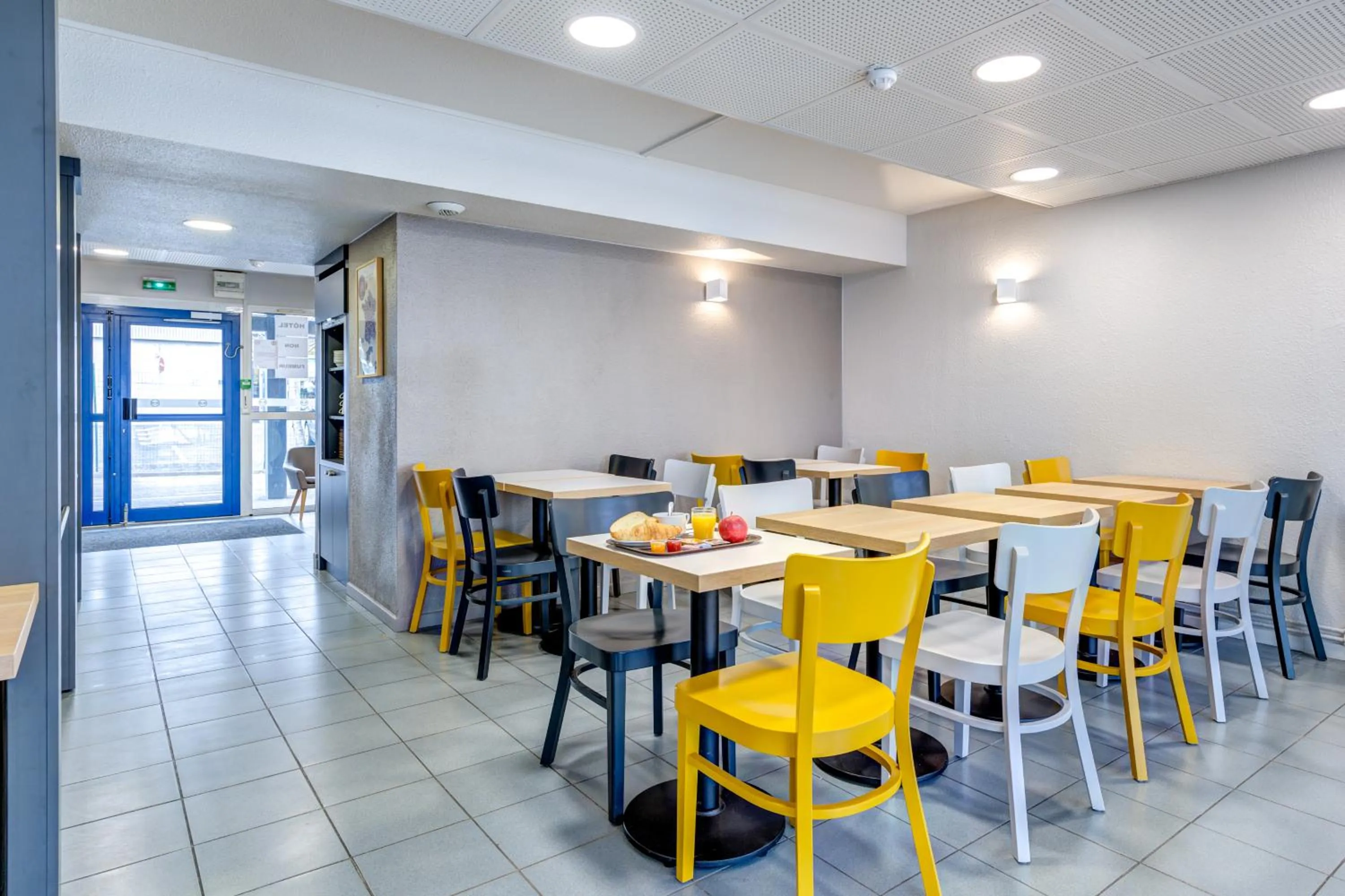 Buffet breakfast in B&B HOTEL Orgeval