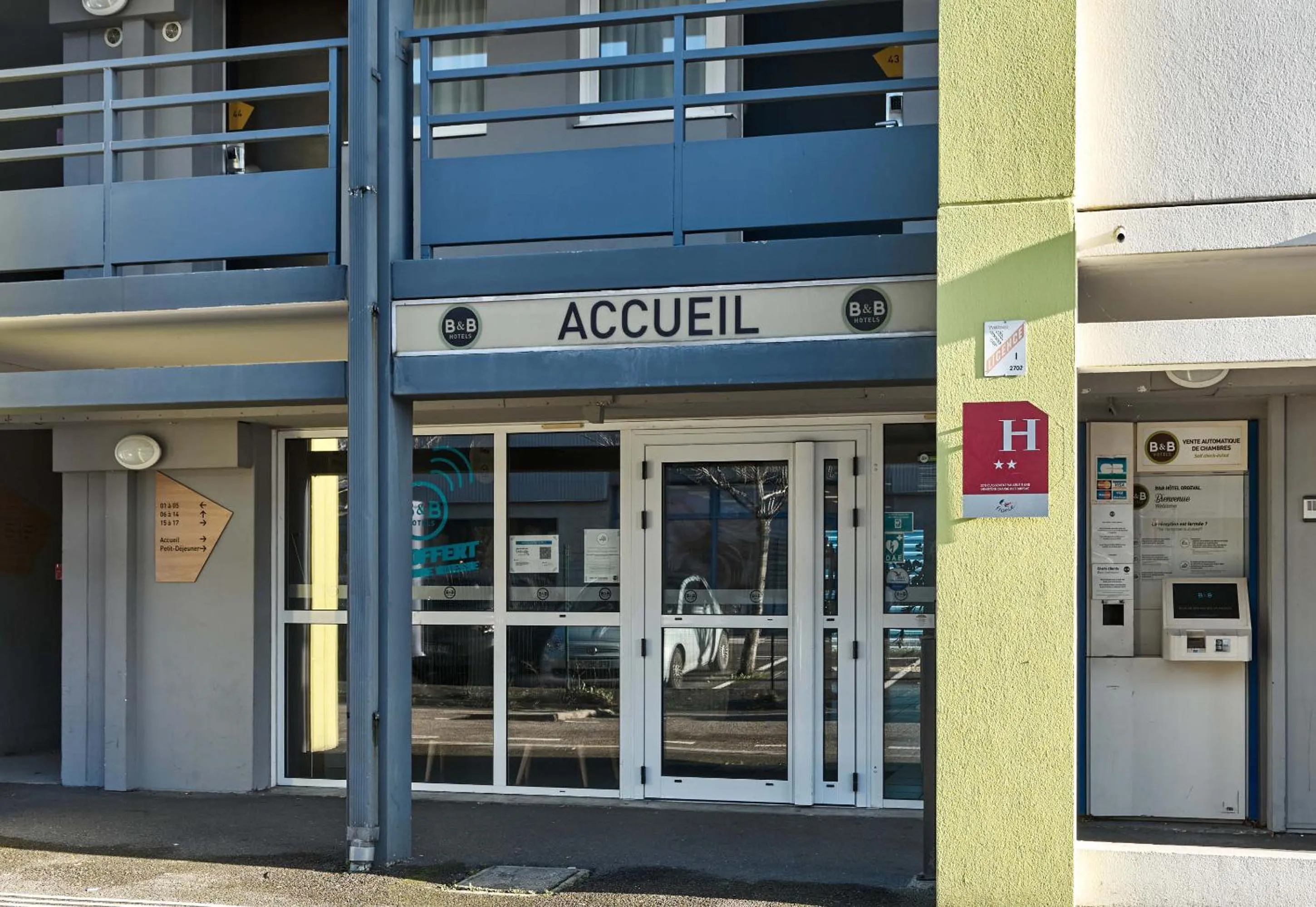 Facade/entrance in B&B HOTEL Orgeval