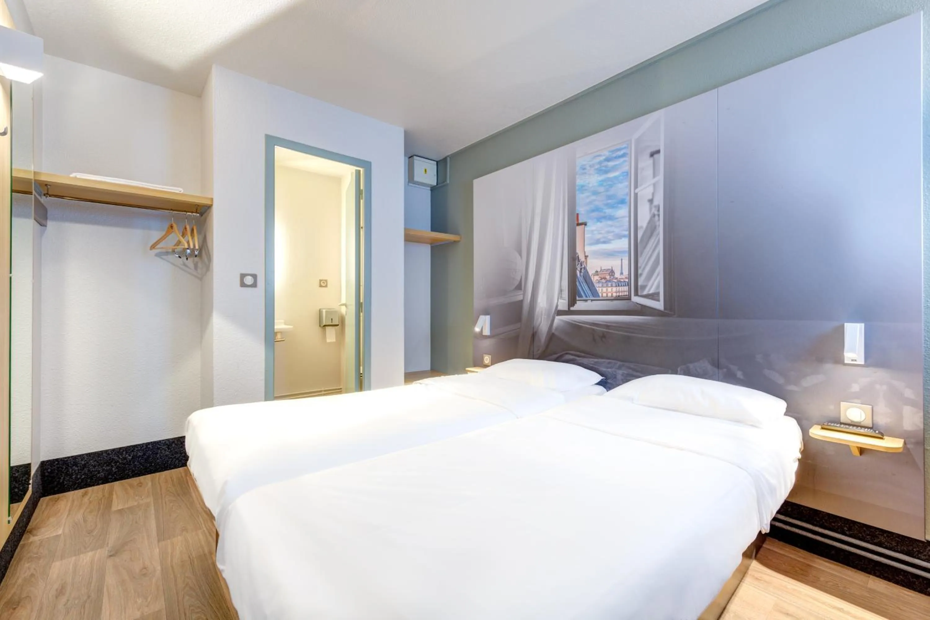 Bedroom, Bed in B&B HOTEL Orgeval