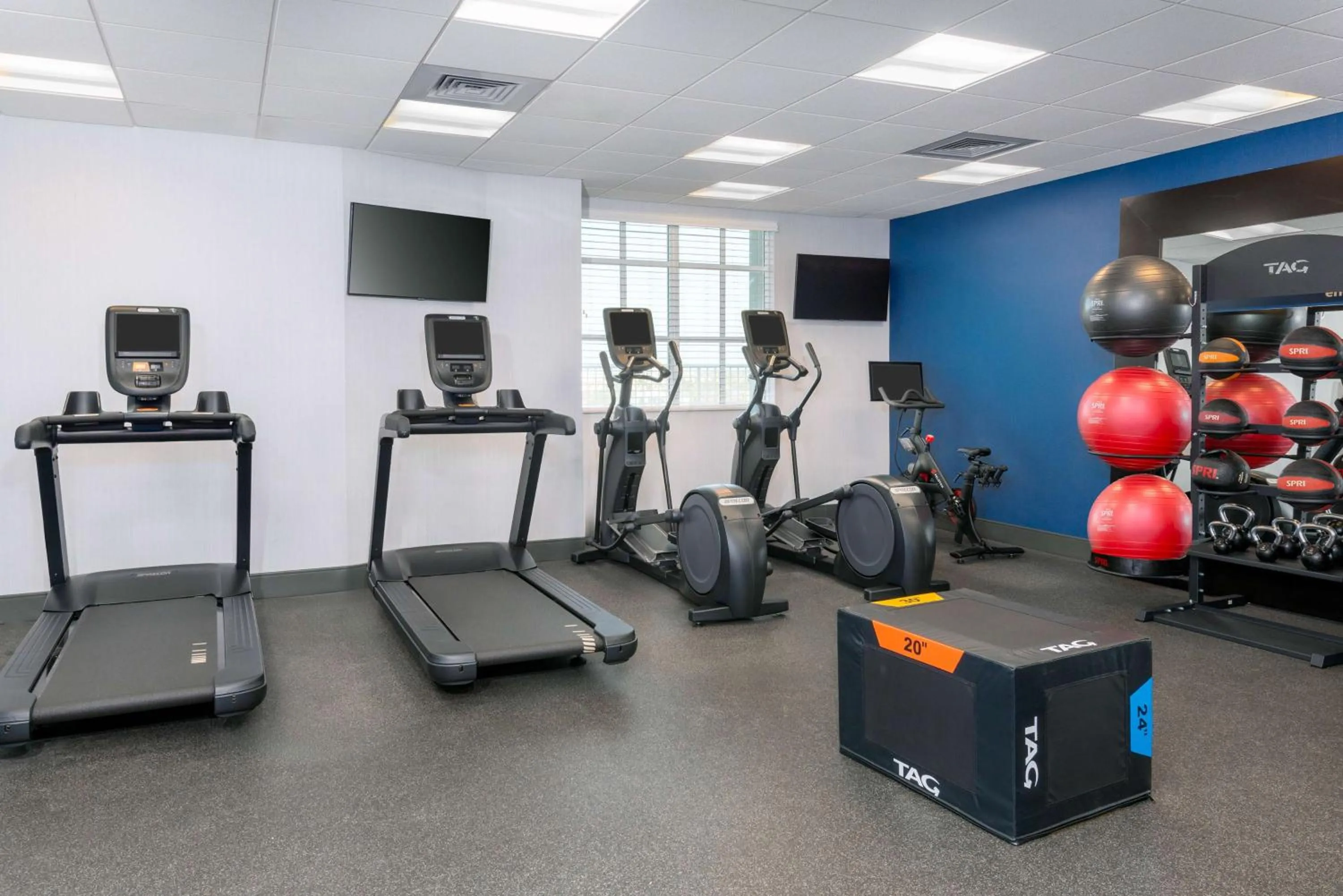 Fitness centre/facilities in Hampton Inn and Suites Clearwater Beach