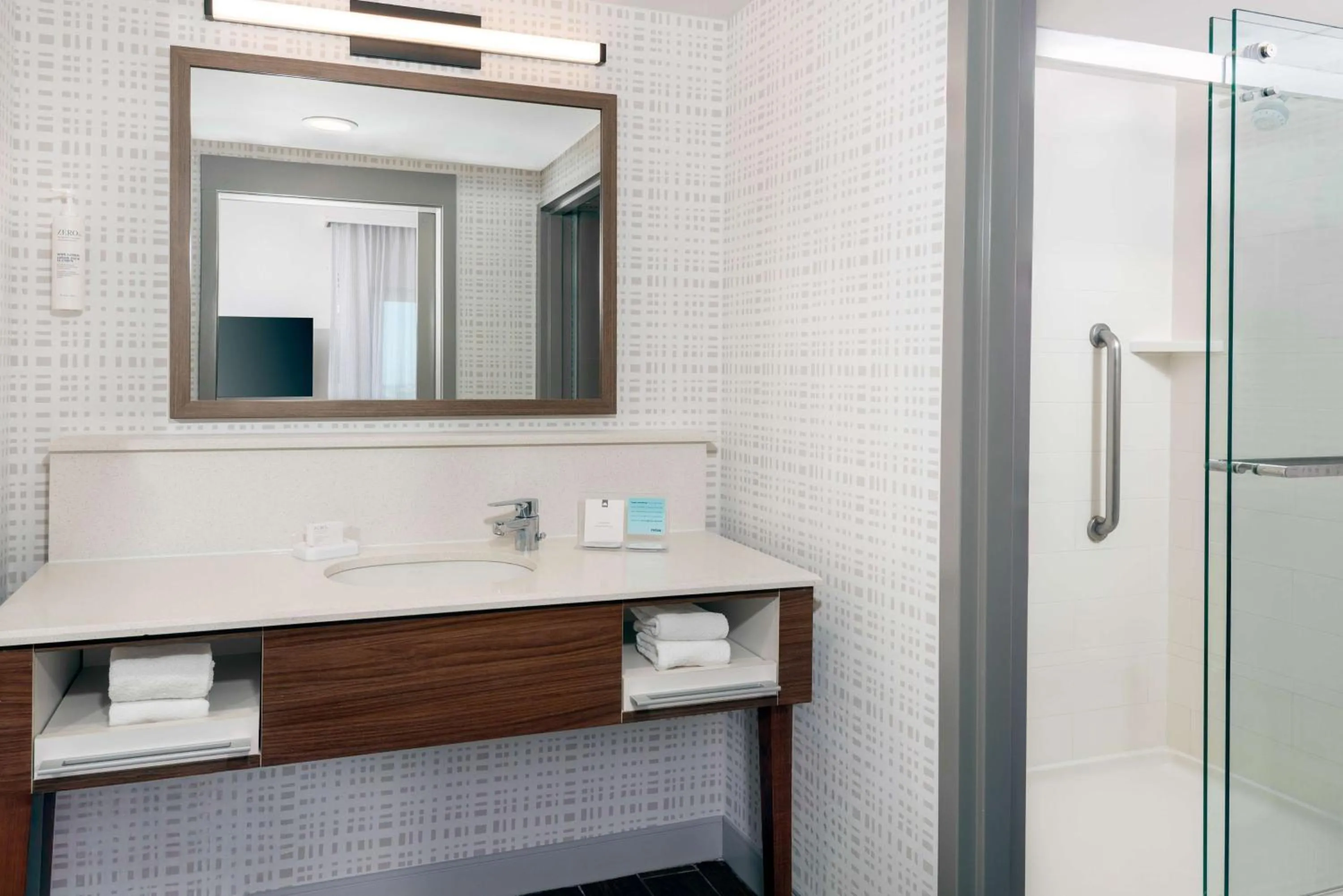 Bathroom in Hampton Inn and Suites Clearwater Beach