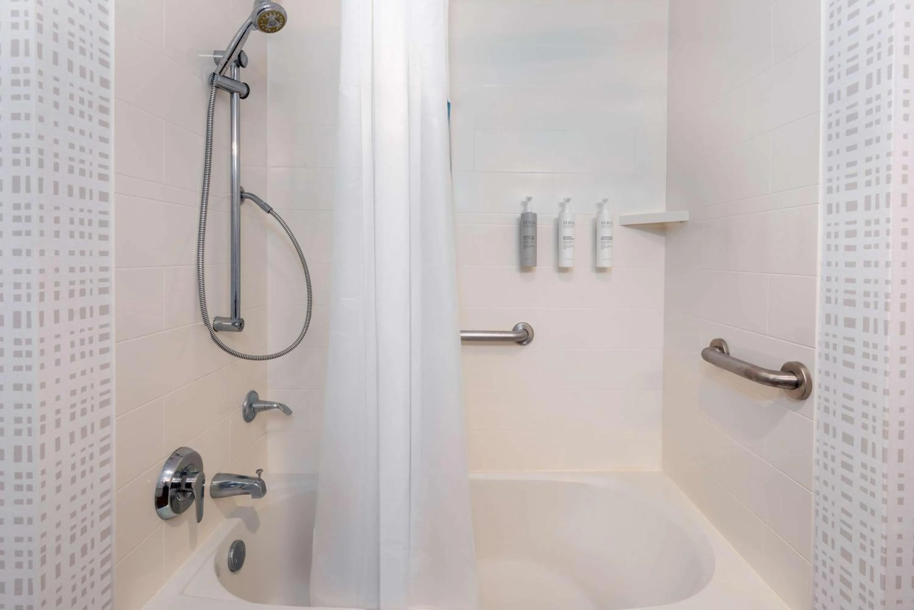 Bathroom in Hampton Inn and Suites Clearwater Beach