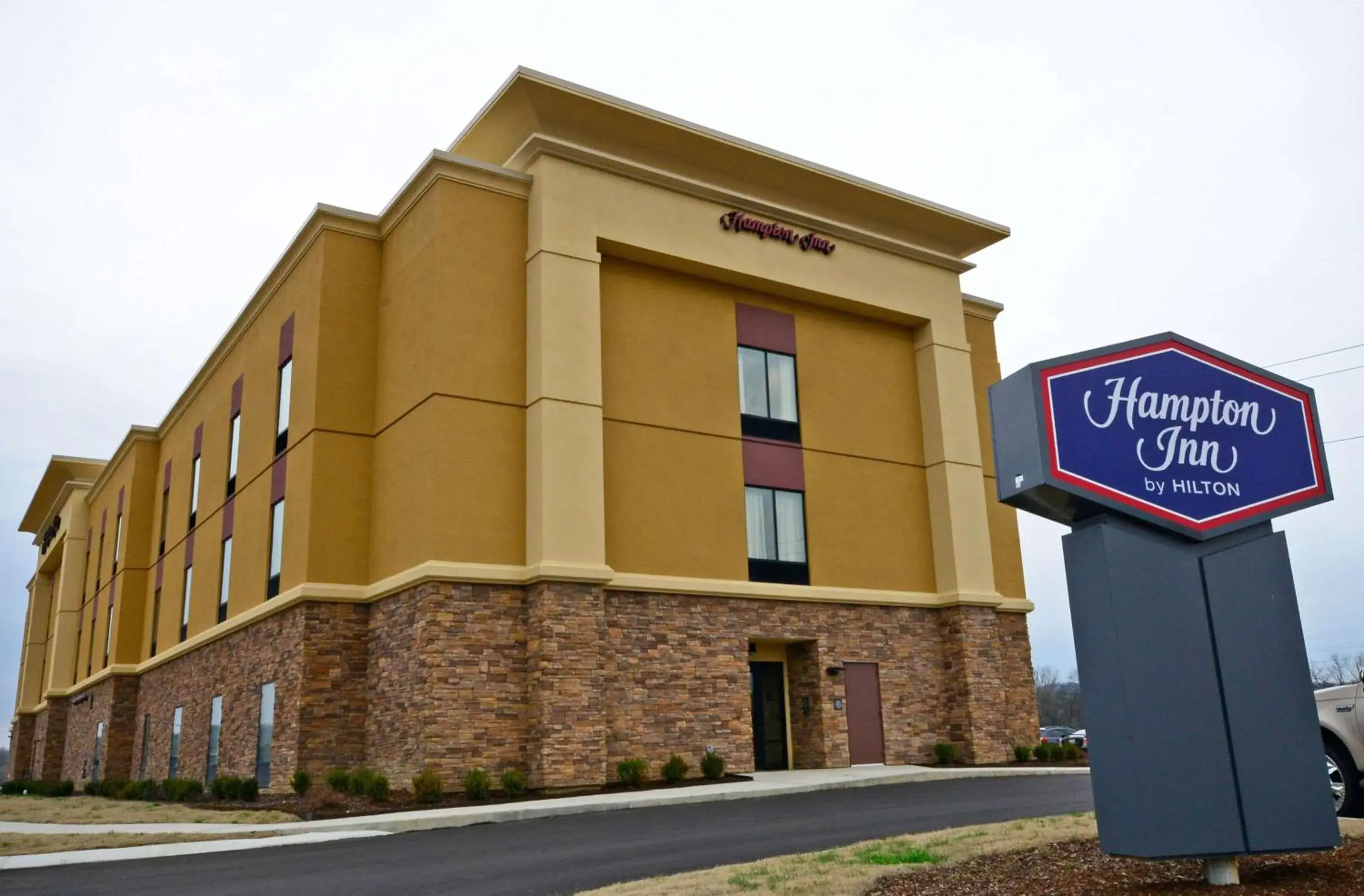 Property building in Hampton Inn Pulaski, TN Property building in Hampton Inn Pulaski, TN