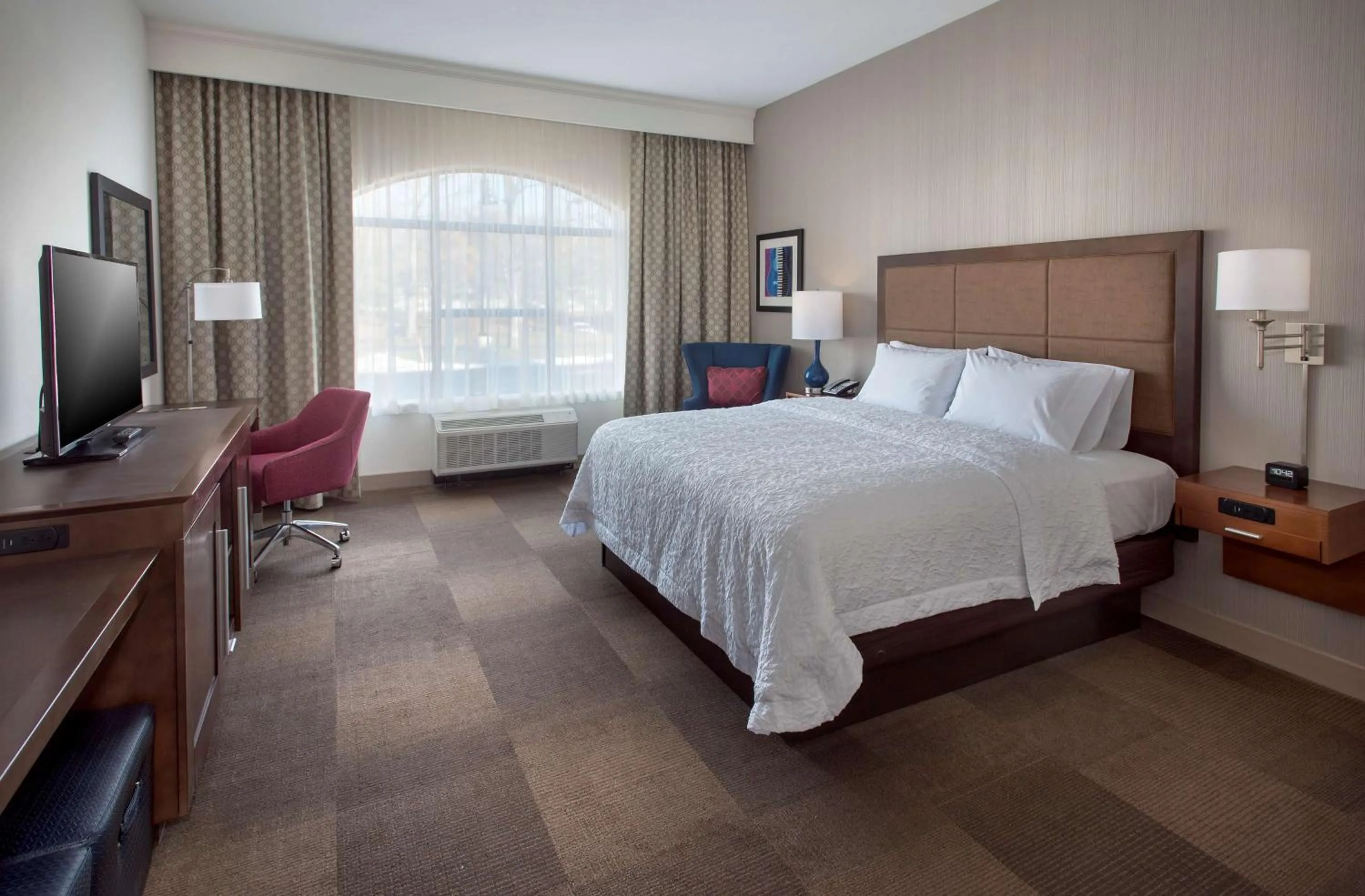 Bed in Hampton Inn by Hilton New Paltz, NY