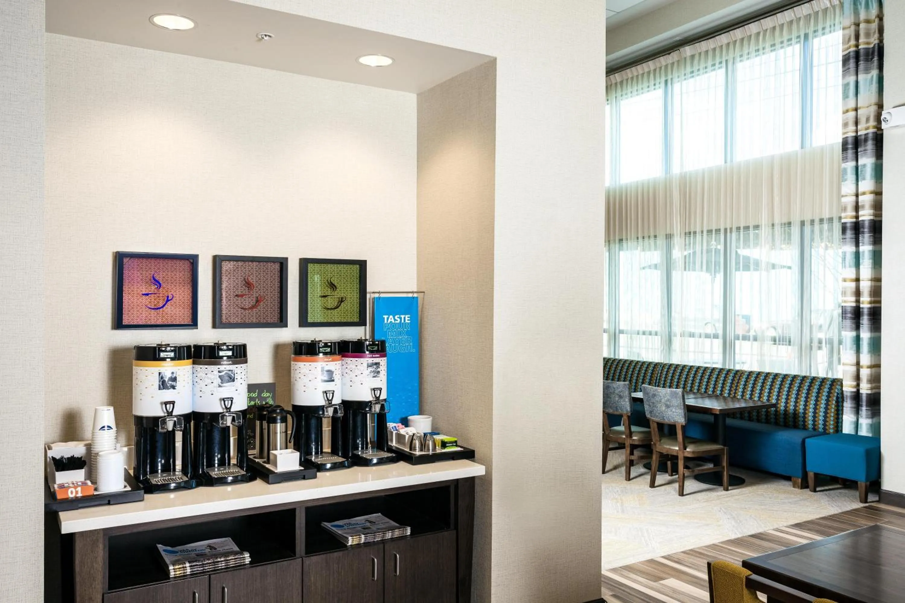 Restaurant/places to eat in Hampton Inn & Suites by Hilton Seattle/Northgate