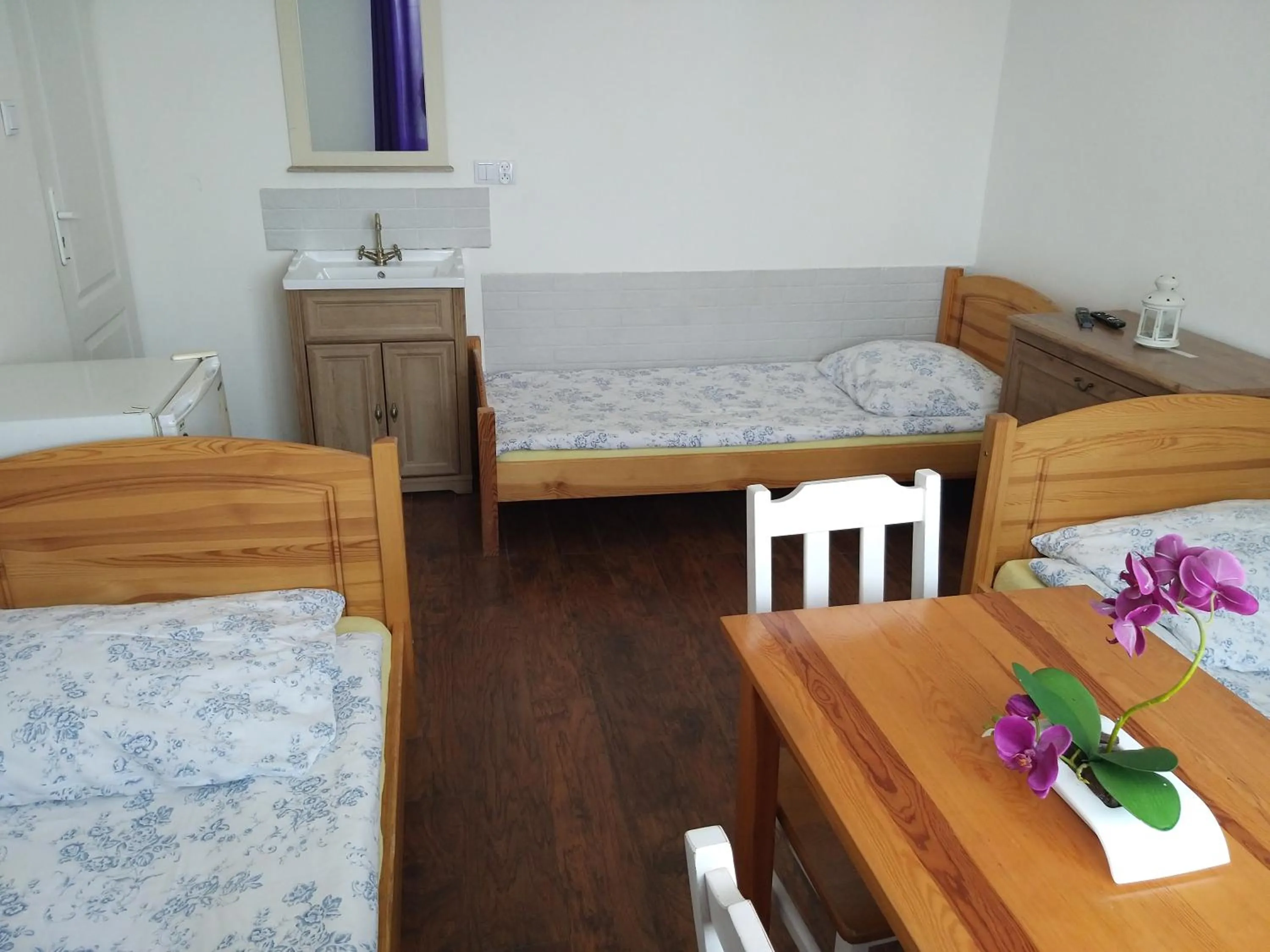 Hostel Rumiankowy Airport Hostel