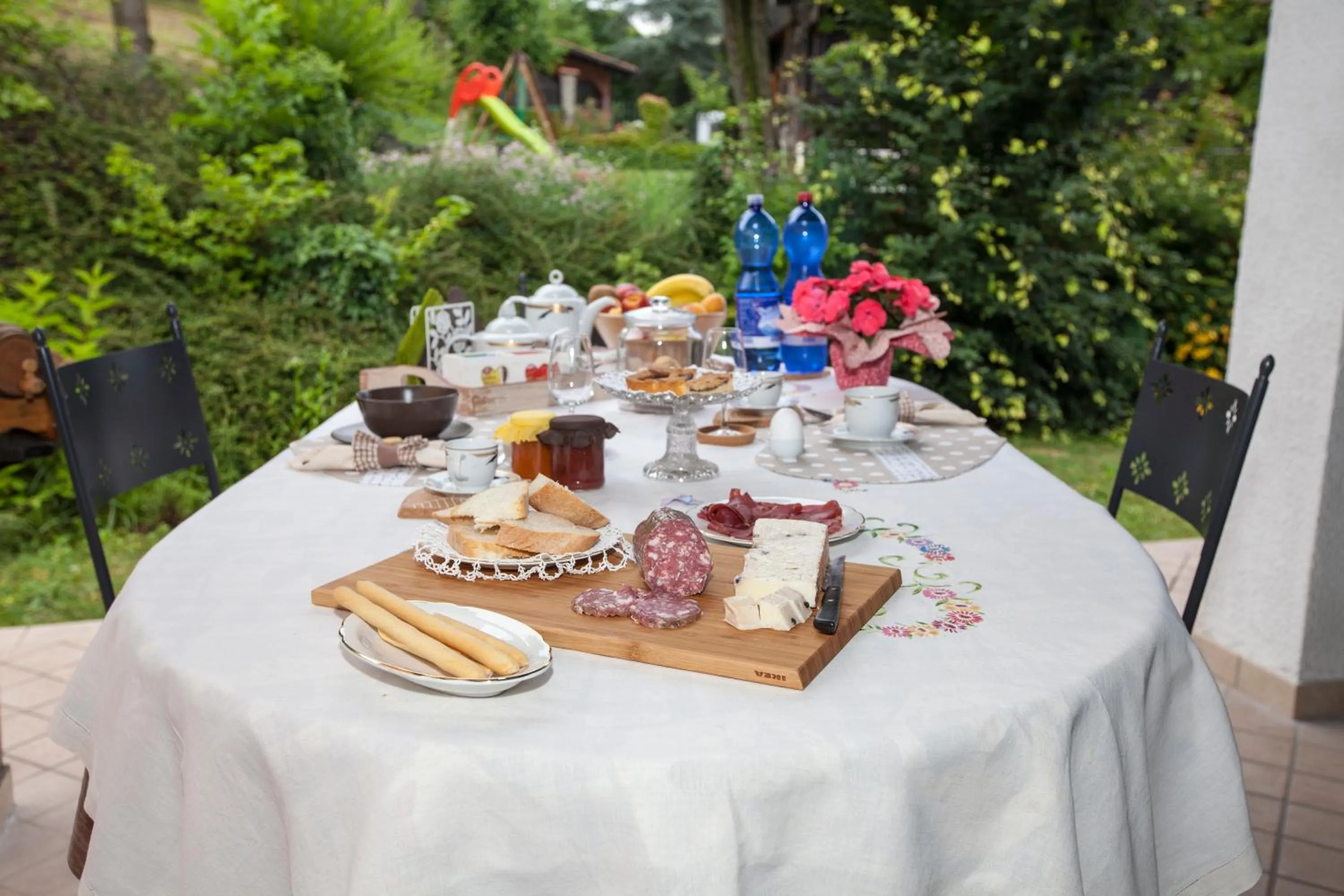 Food in Cugi Bed and Breakfast