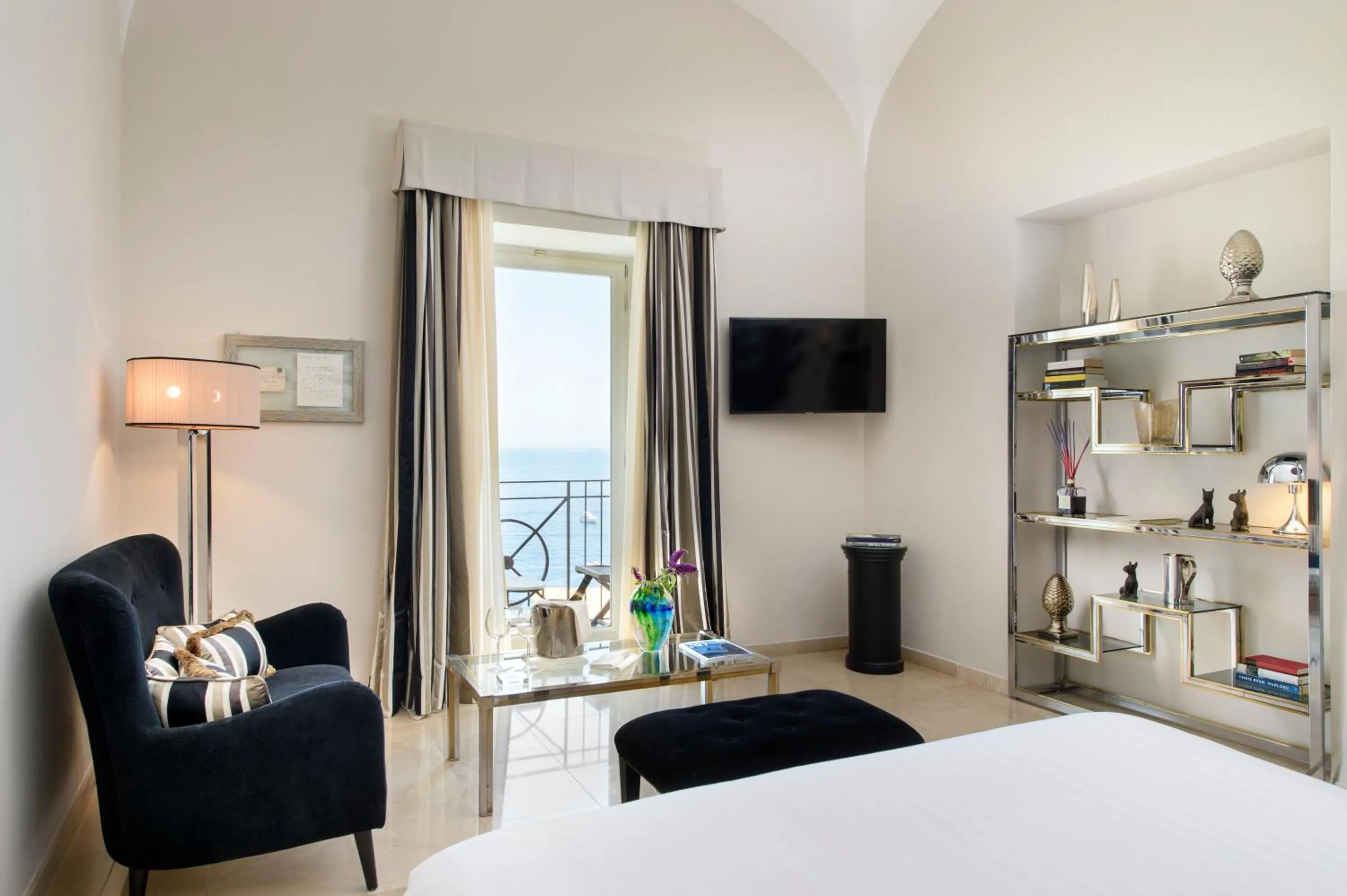 View (from property/room), Bed in Villa Marina Capri