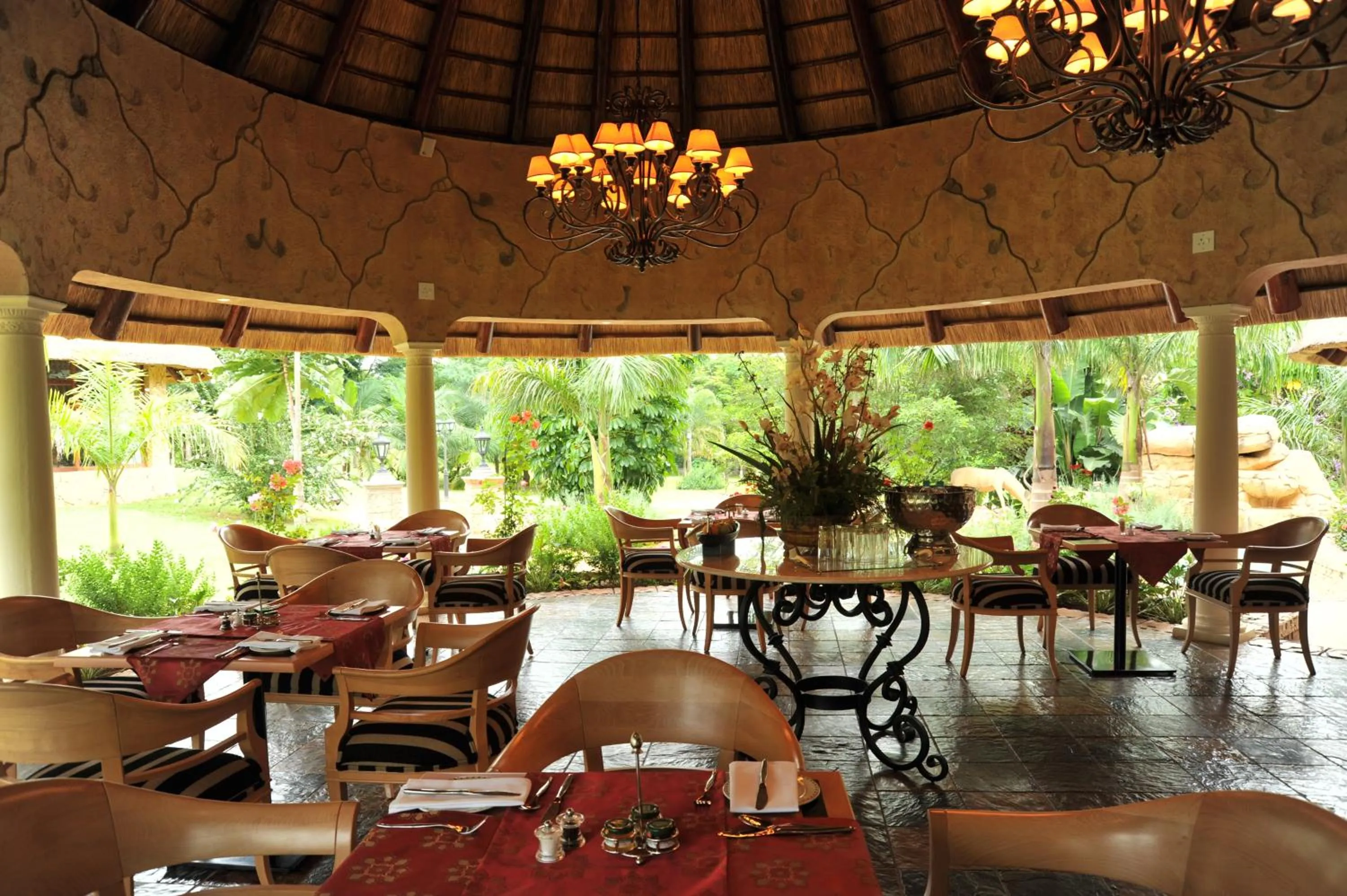 Dining area in Summerfield Botanical Garden & Exclusive Resort