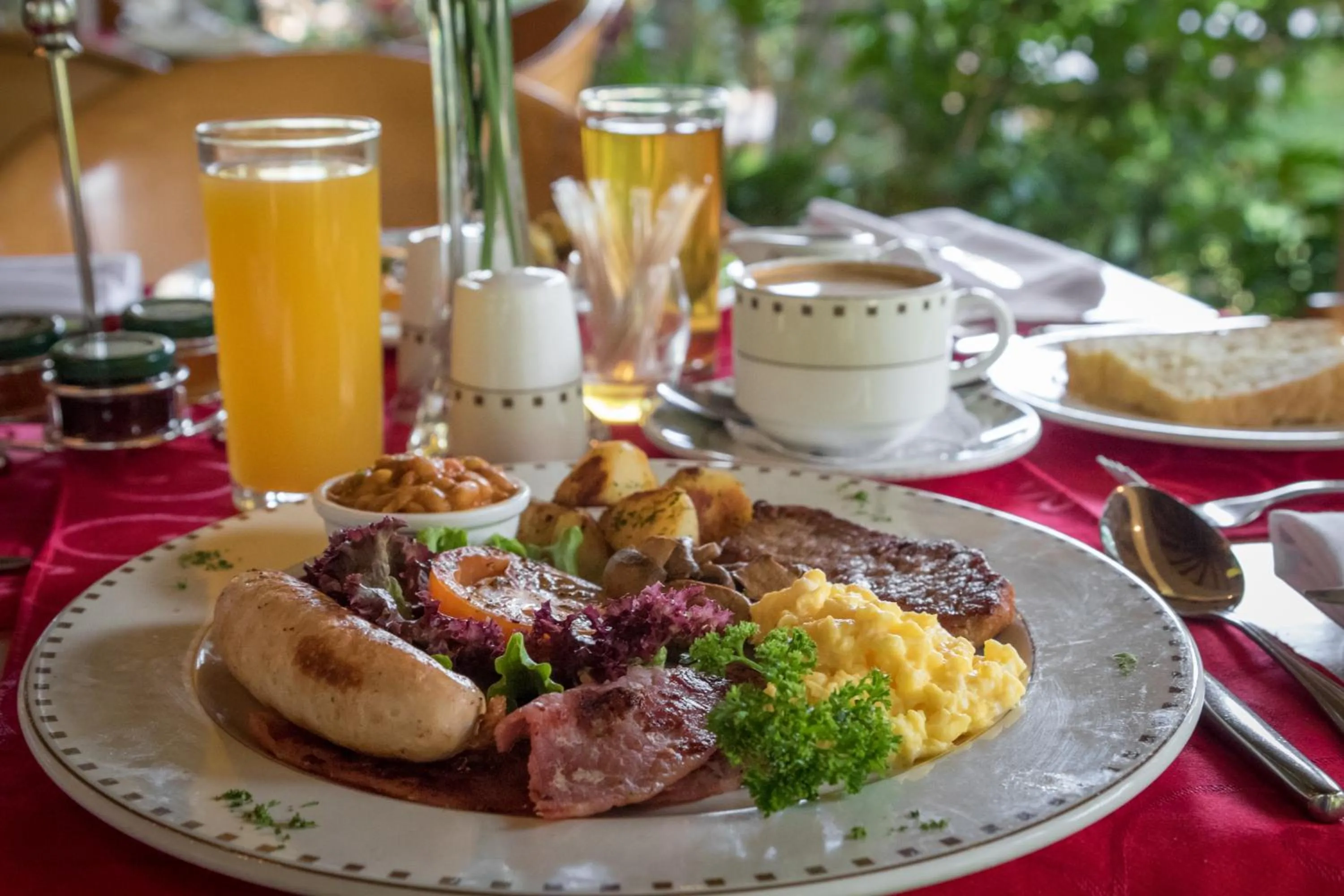 Breakfast in Summerfield Botanical Garden & Exclusive Resort