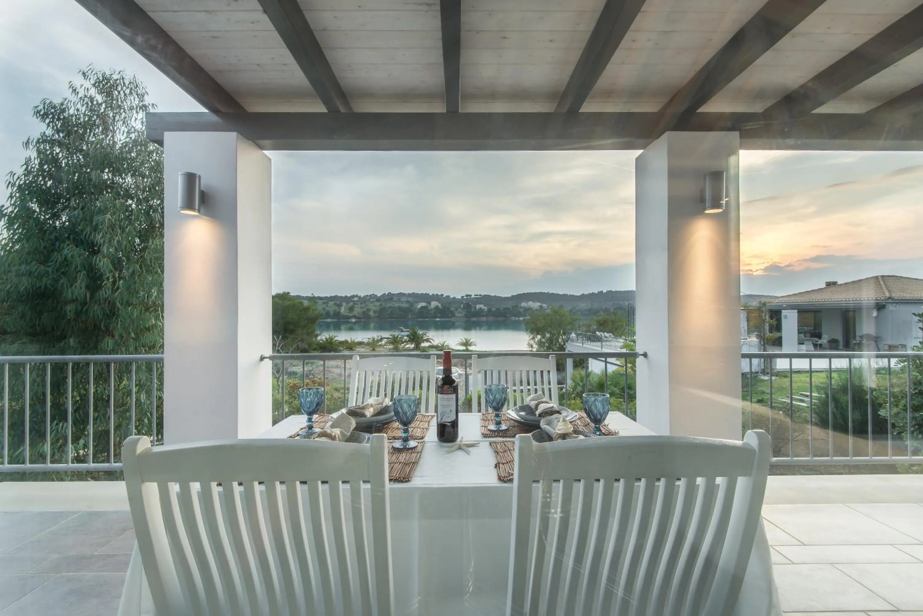 Minimal Sea View Maisonette