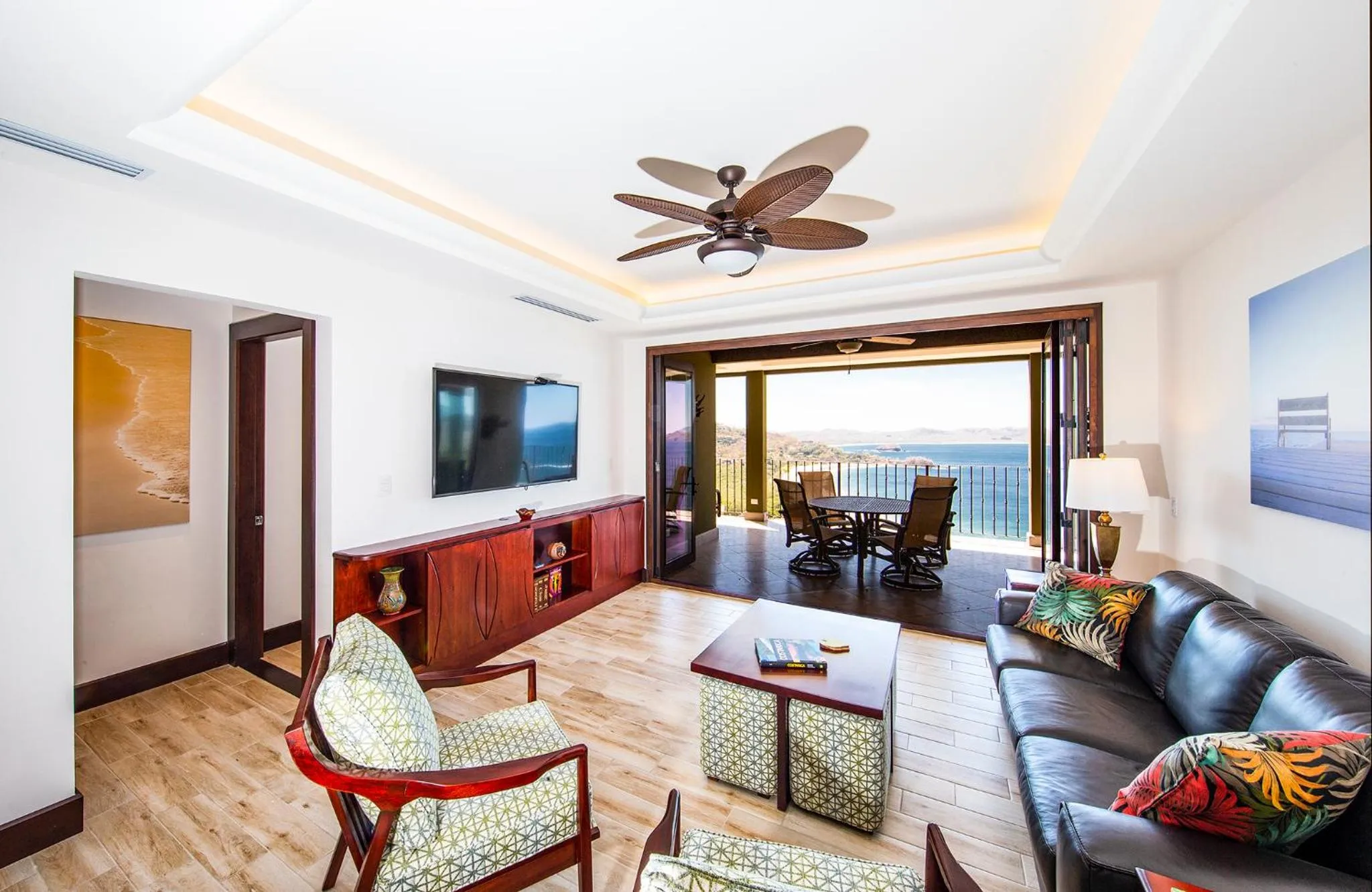 Living room in 360 Splendor Del Pacifico Residences