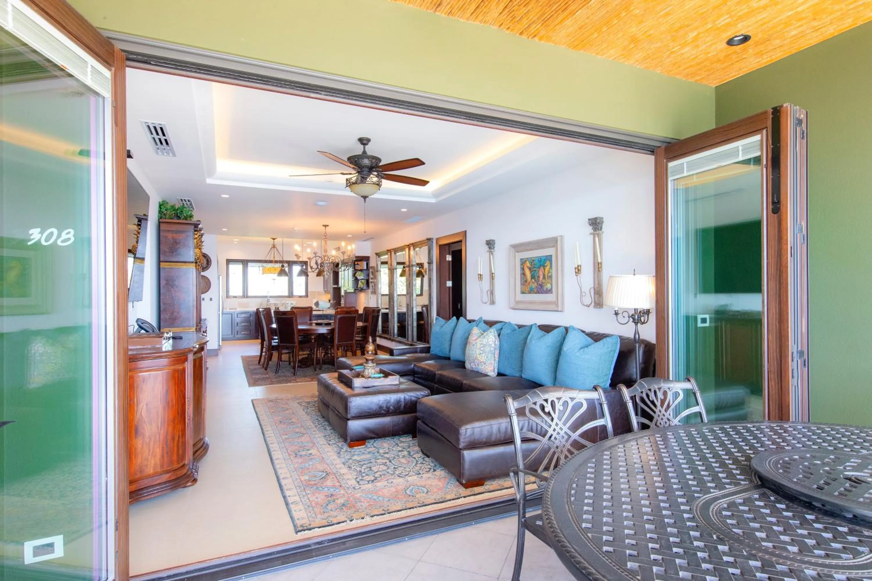 Living room in 360 Splendor Del Pacifico Residences