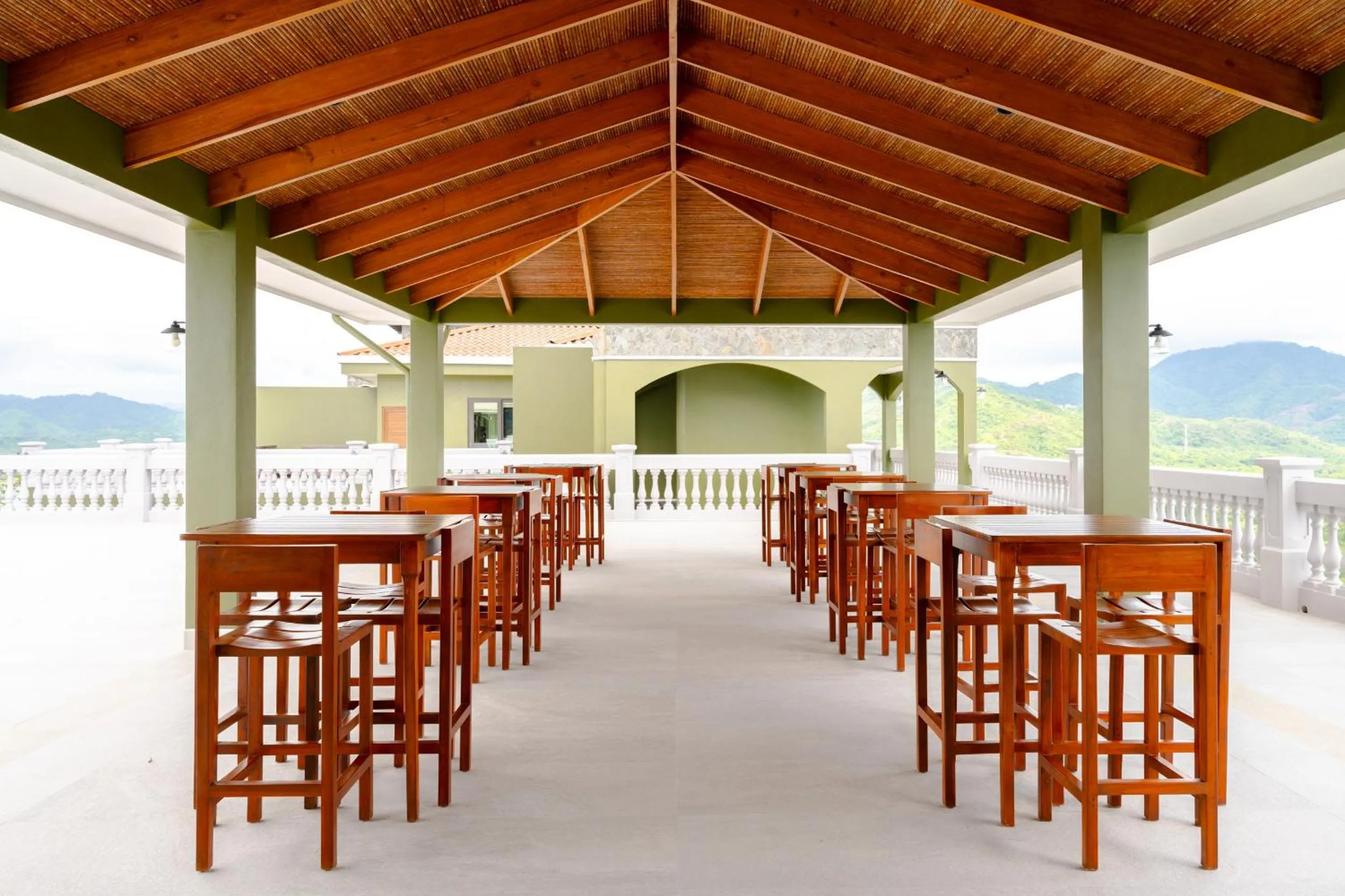 360 Splendor Del Pacifico Residences