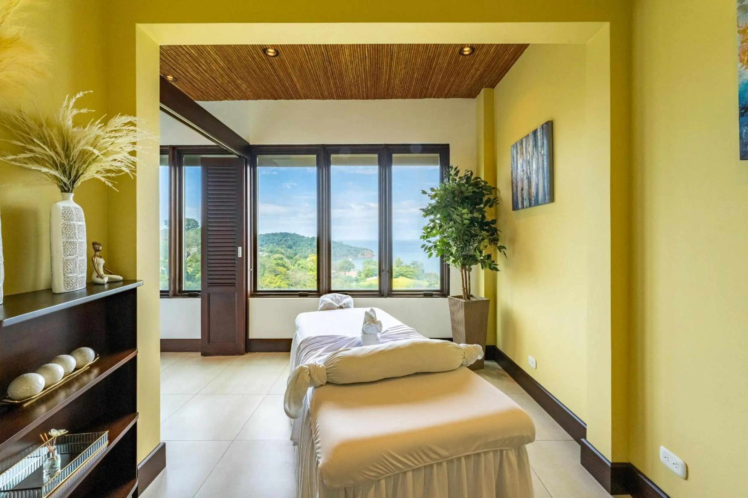 Bed in 360 Splendor Del Pacifico Residences