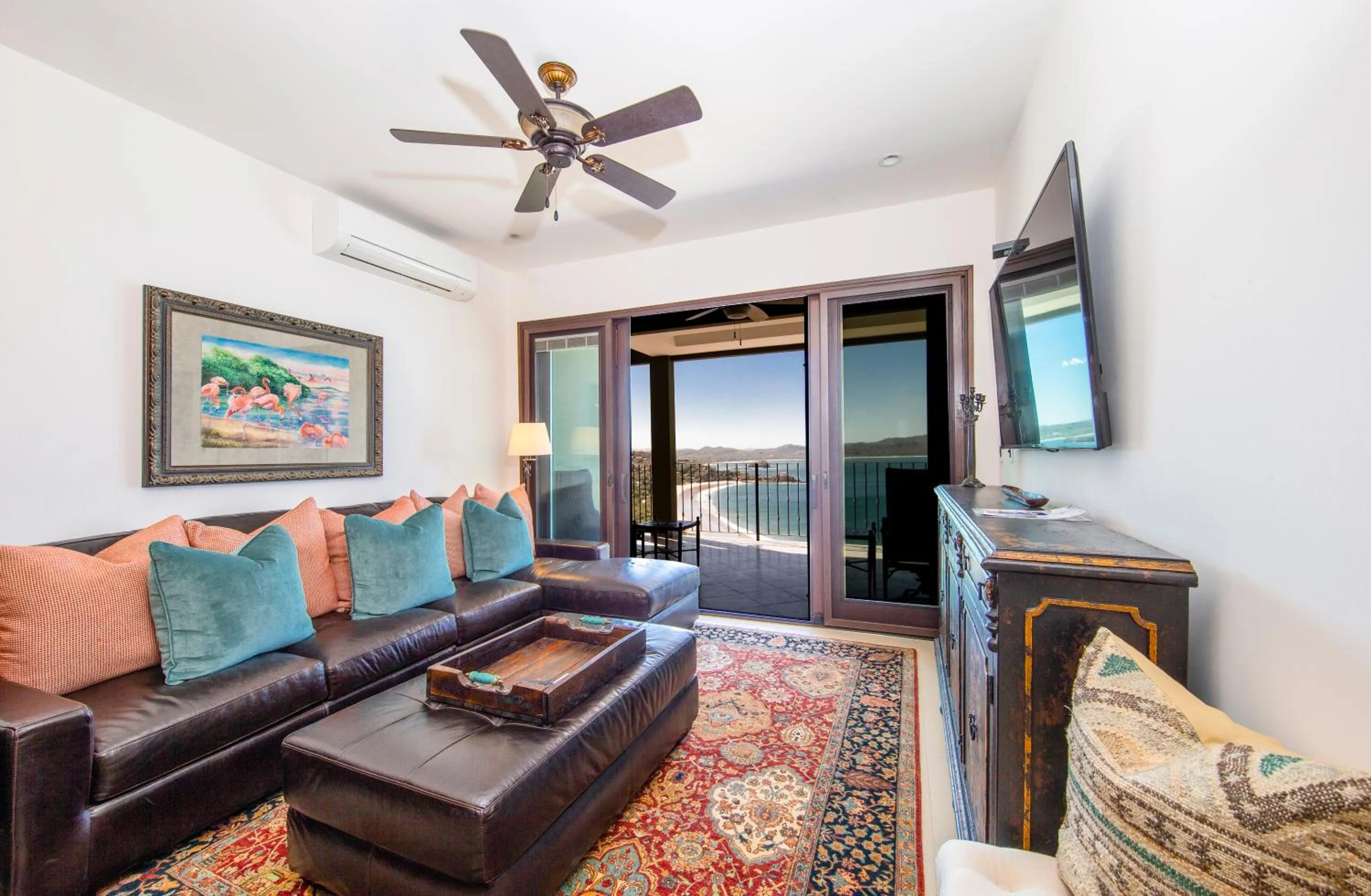 Living room in 360 Splendor Del Pacifico Residences