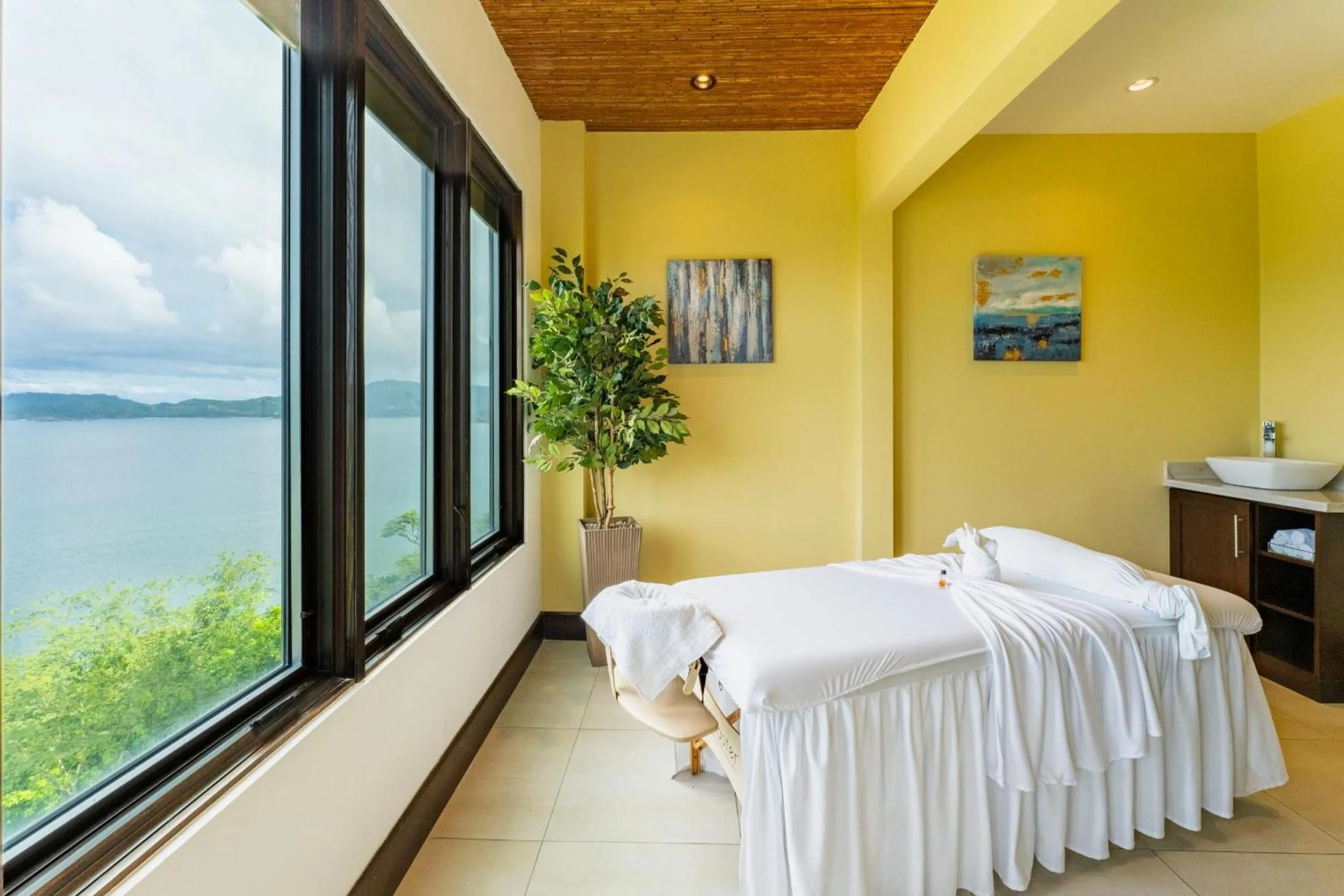 Bed in 360 Splendor Del Pacifico Residences