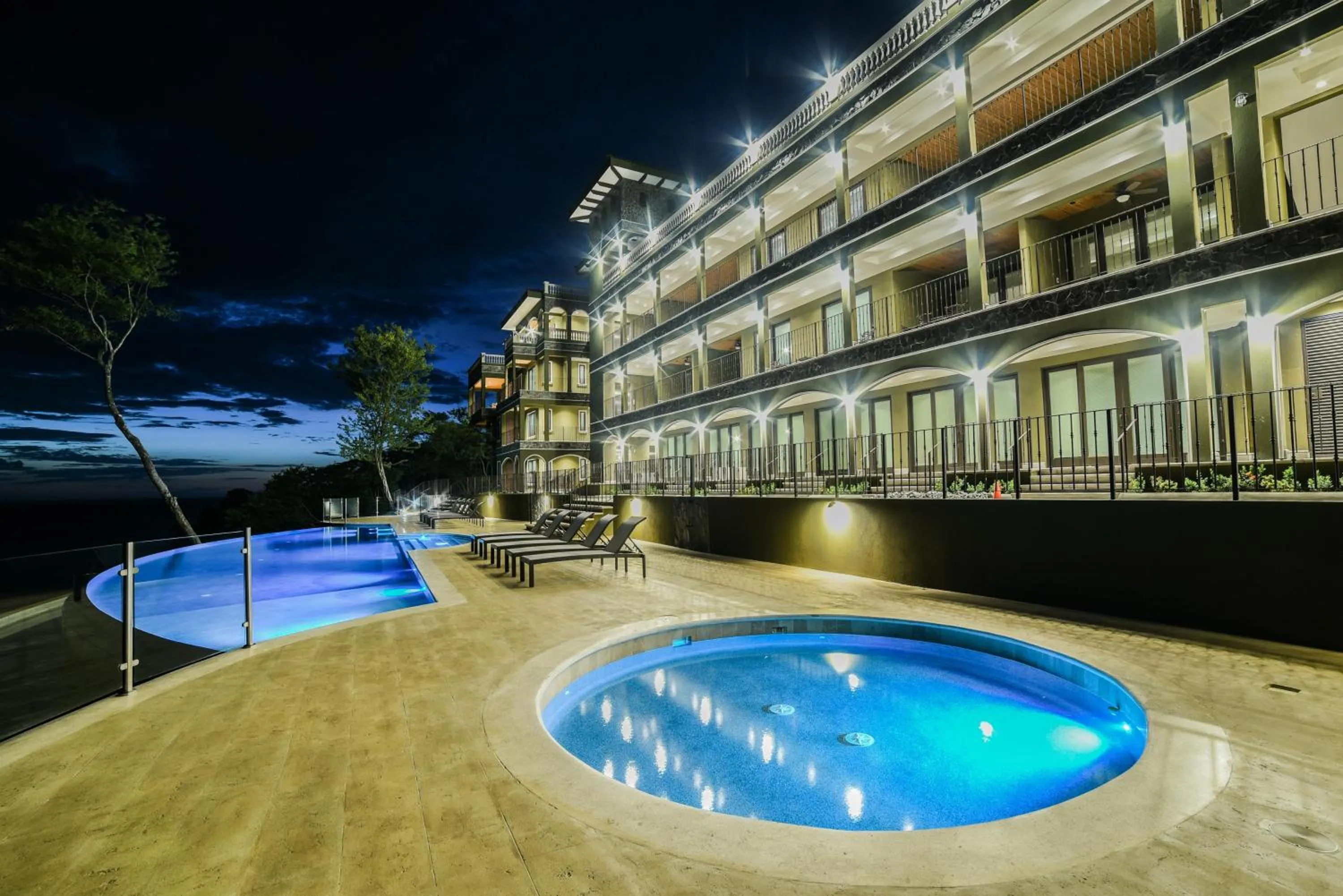Property building in 360 Splendor Del Pacifico Residences