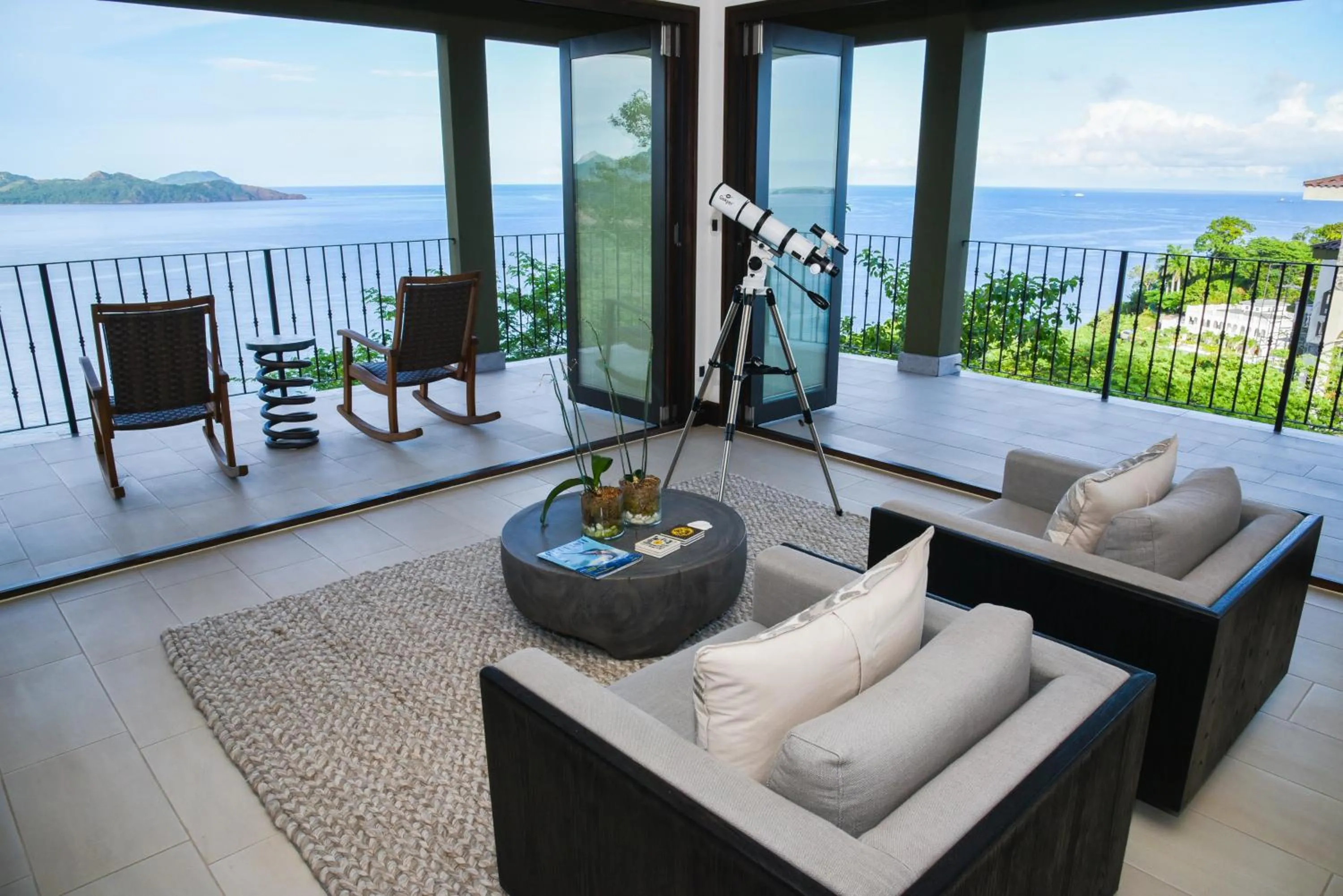 Living room in 360 Splendor Del Pacifico Residences