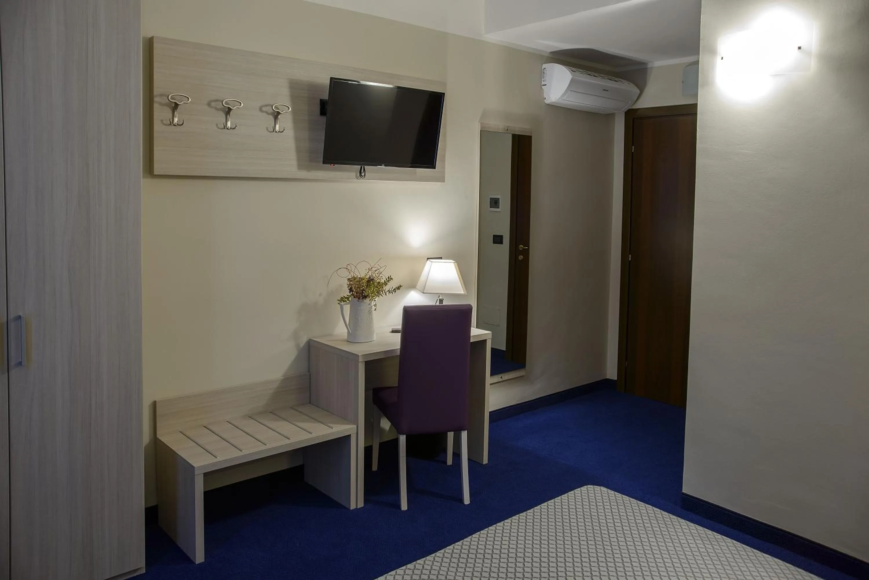 TV and multimedia, Bed in Hotel Torino Porta Susa