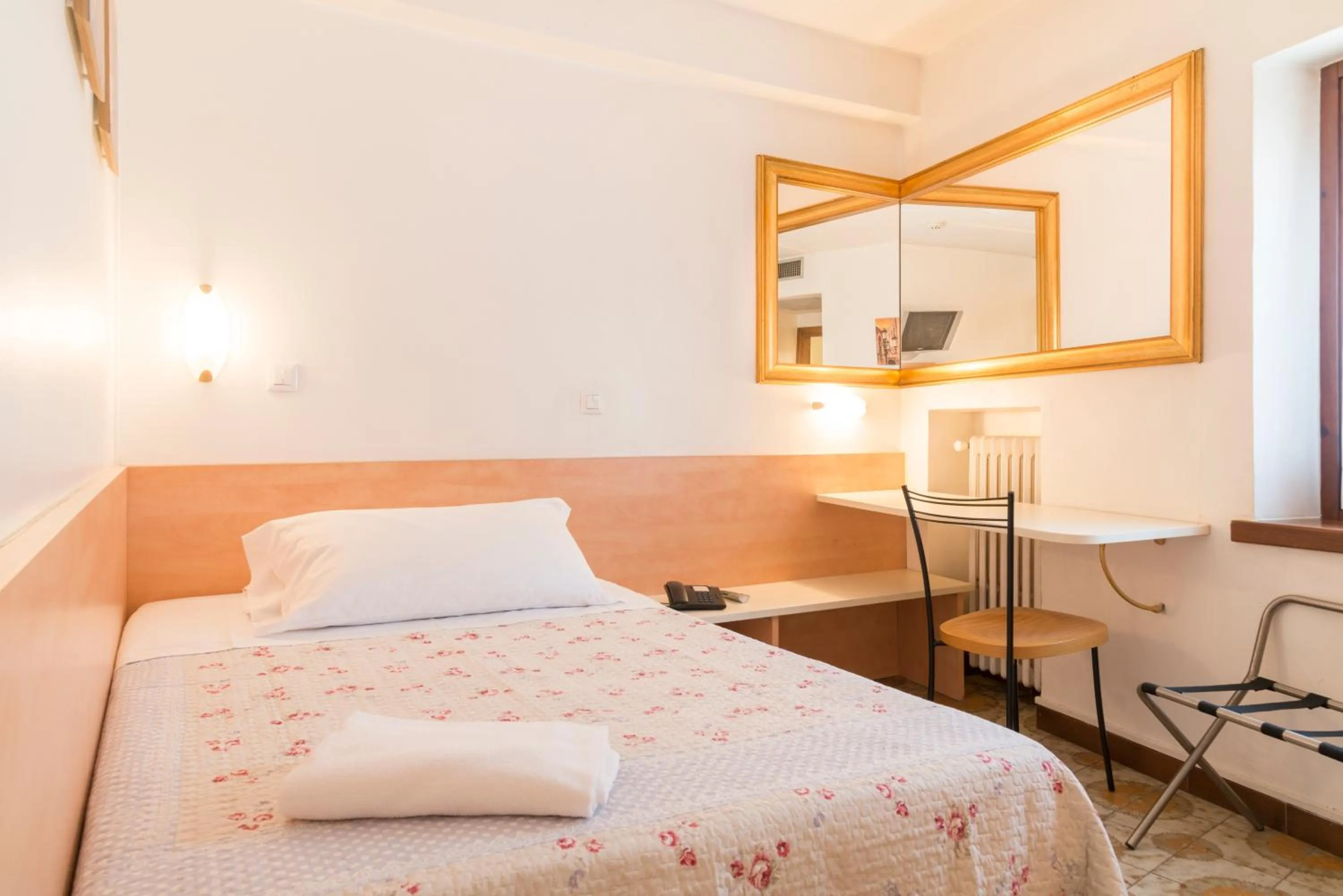 Bed in Albergo Trento