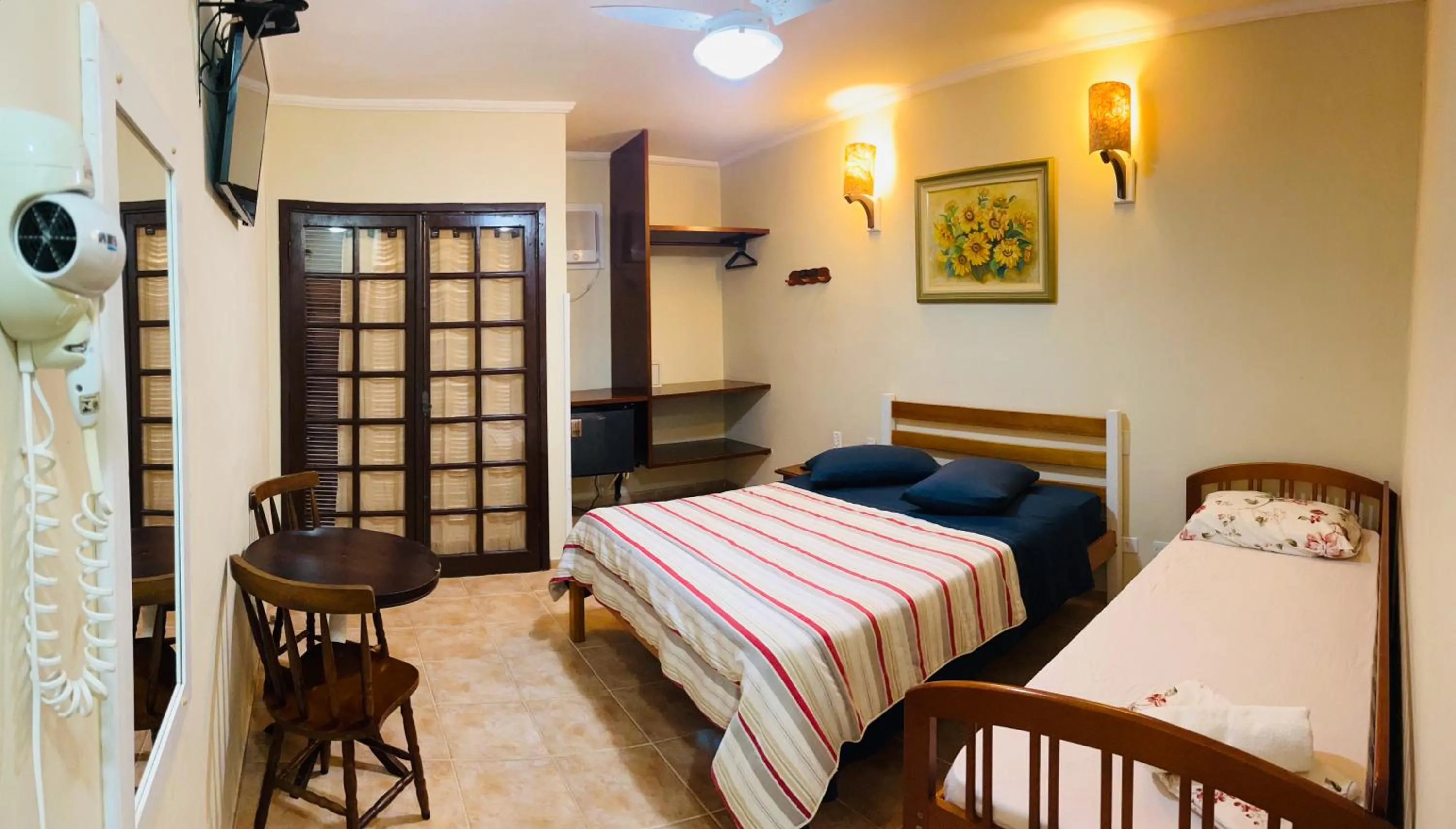 Photo of the whole room, Bed in Pauba Praia Hotel