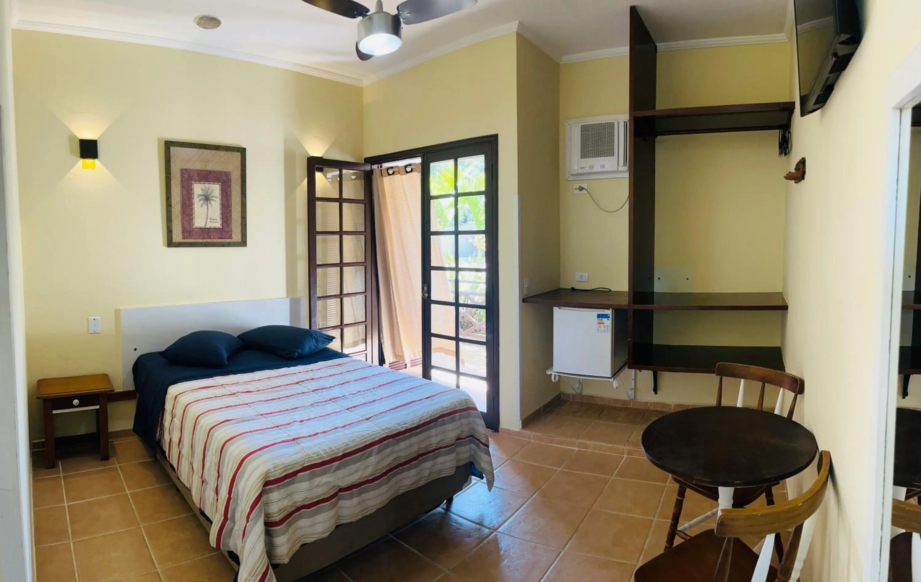 Photo of the whole room, Bed in Pauba Praia Hotel