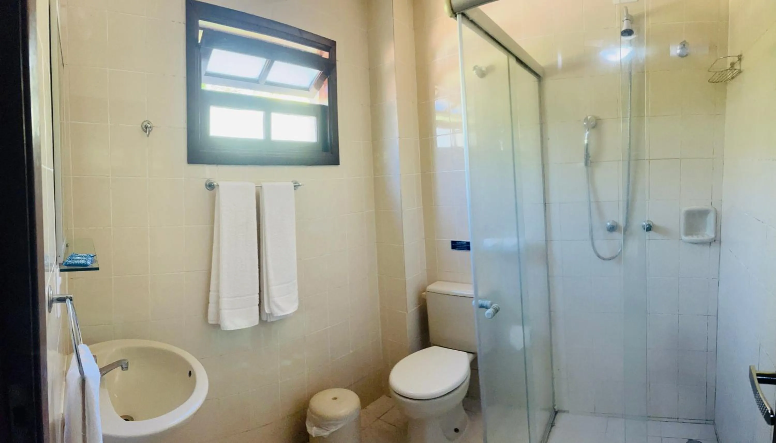 Shower in Pauba Praia Hotel