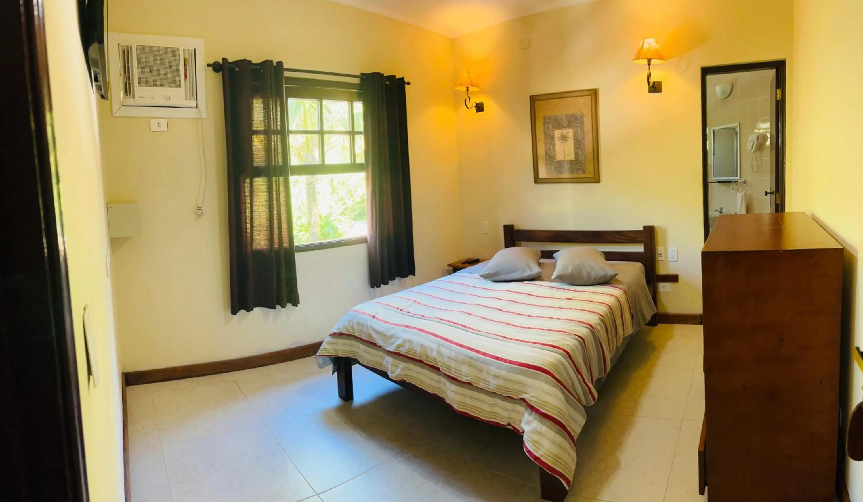 Photo of the whole room, Bed in Pauba Praia Hotel