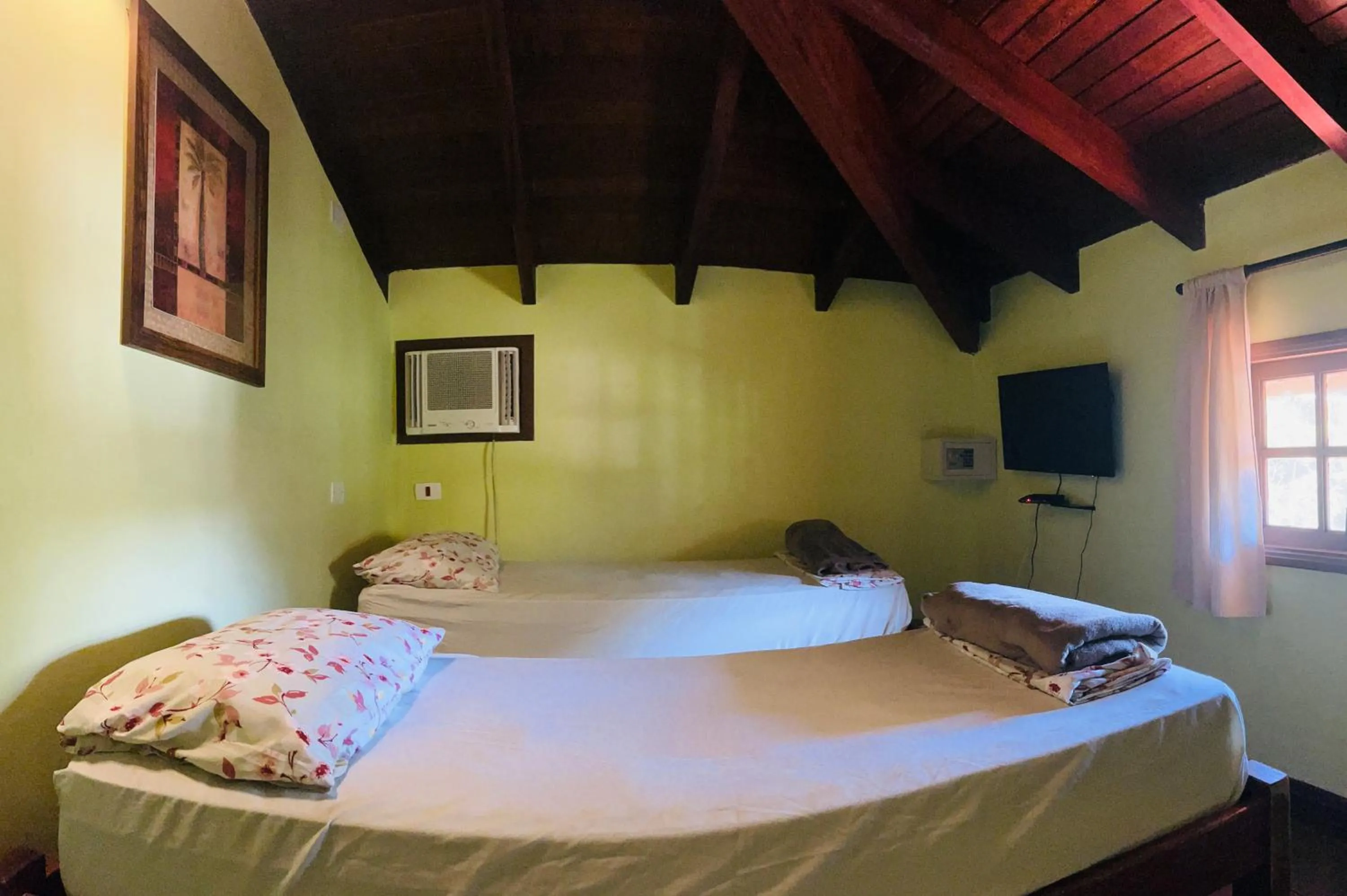 Photo of the whole room, Bed in Pauba Praia Hotel