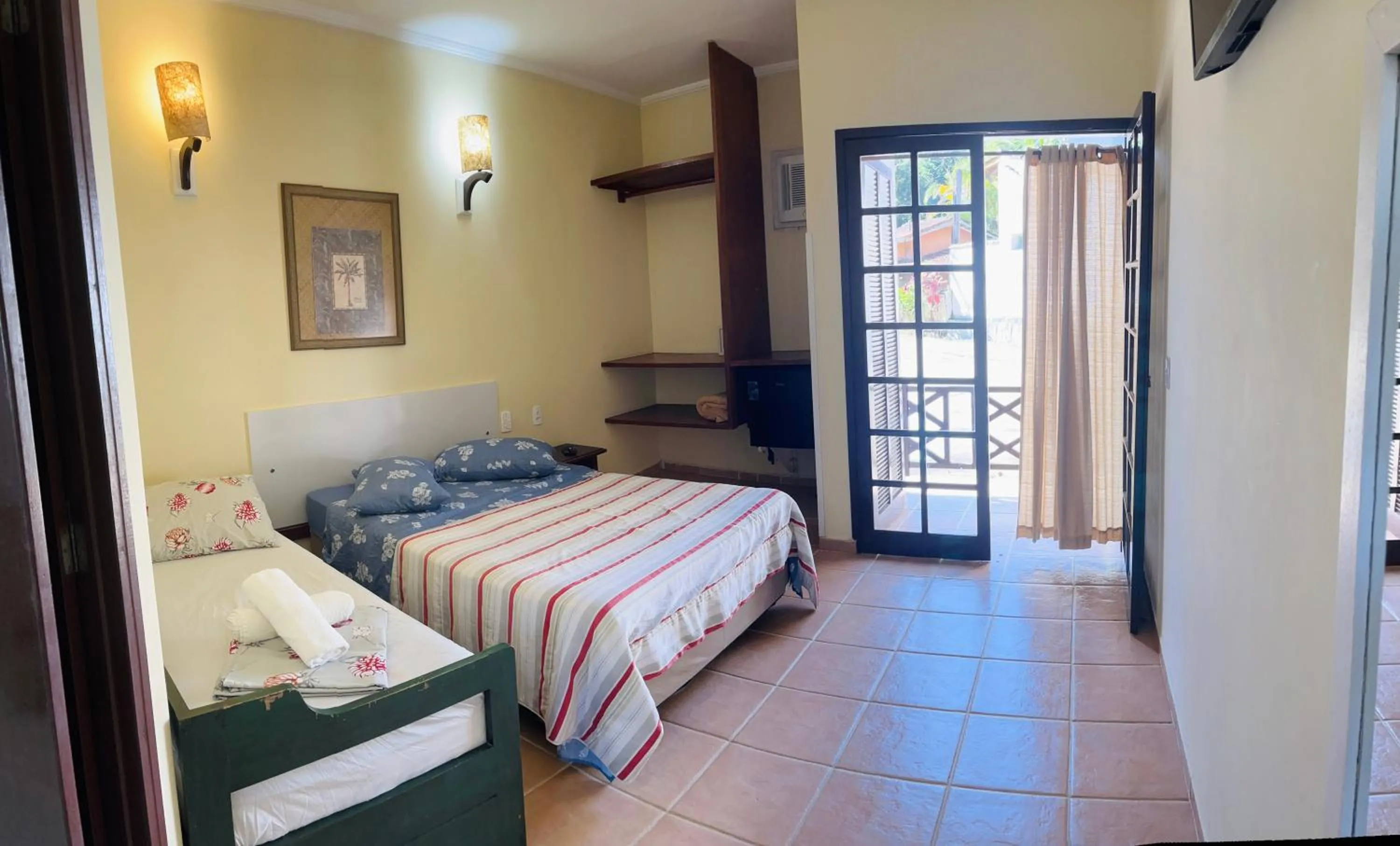 Photo of the whole room, Bed in Pauba Praia Hotel