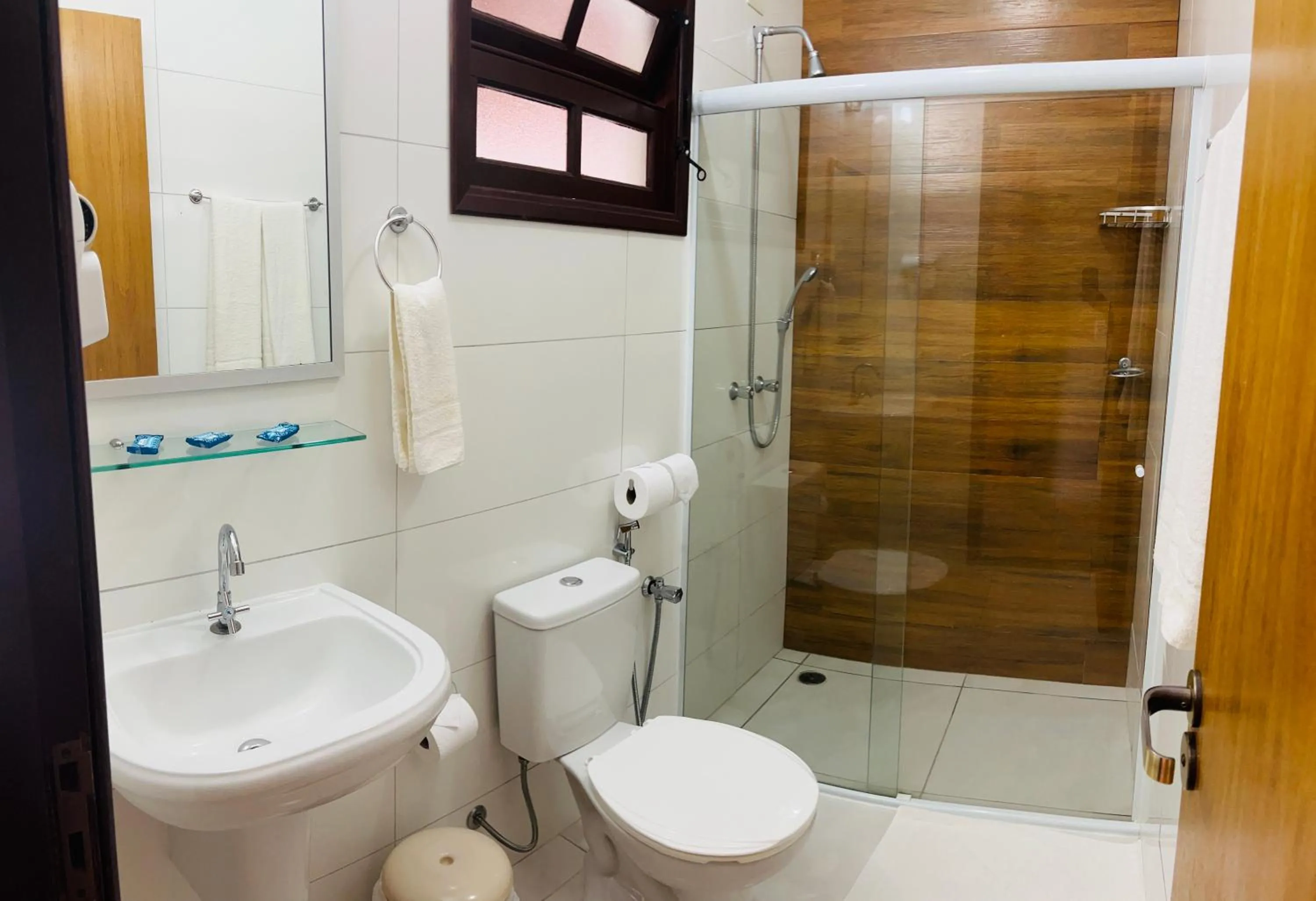 Shower in Pauba Praia Hotel