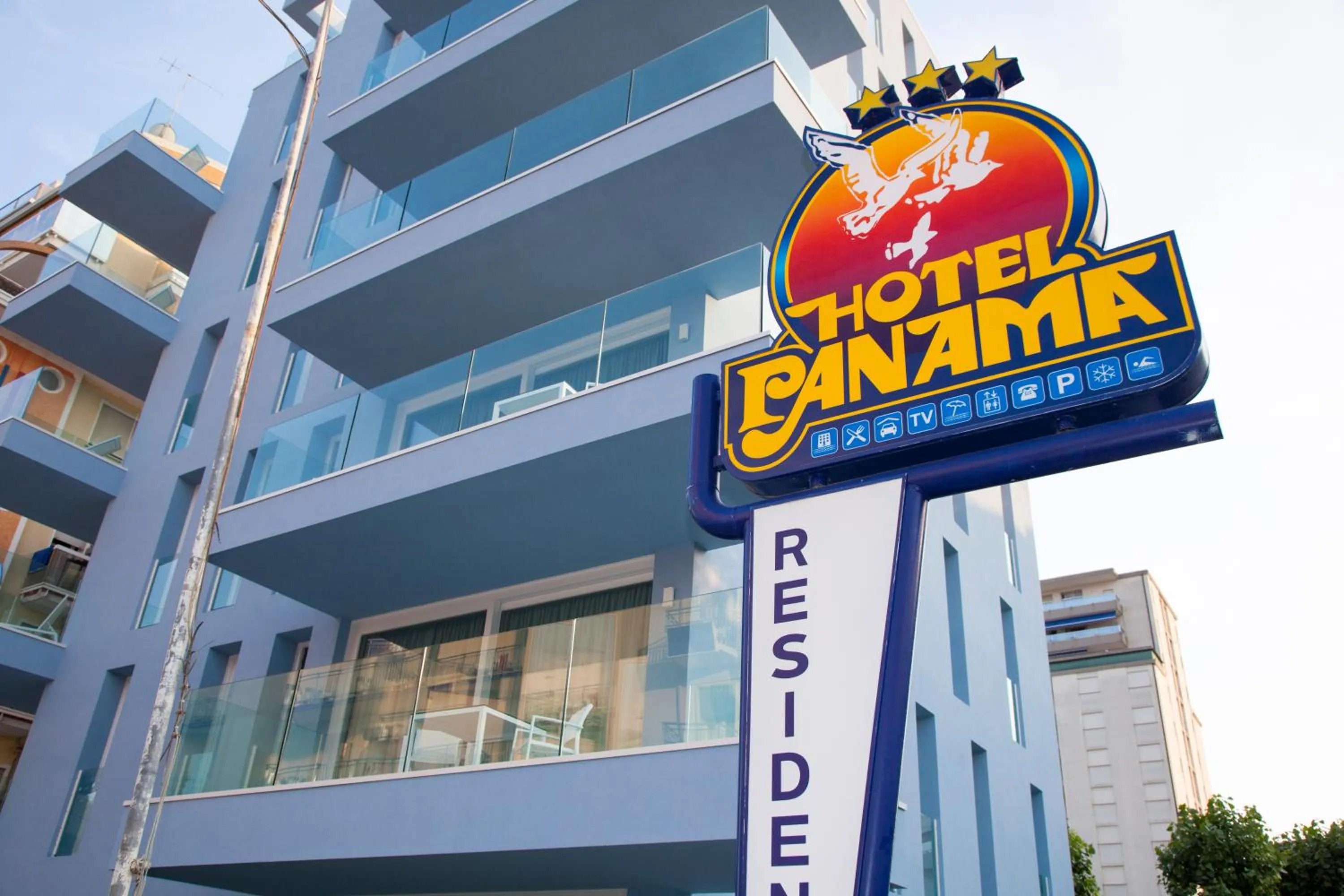 Facade/entrance in Residence Panama