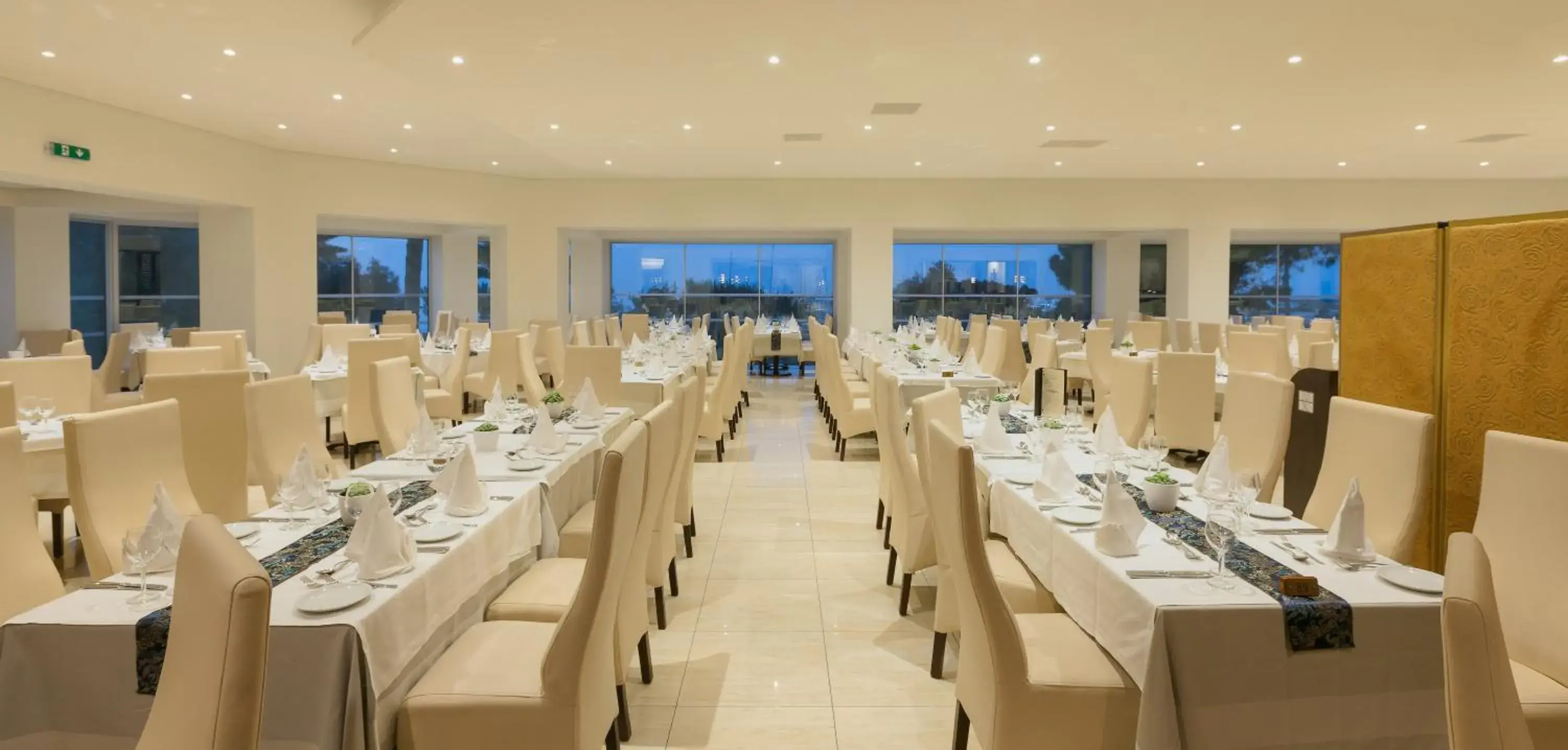 Restaurant/places to eat in St Raphael Resort Restaurant/places to eat in St Raphael Resort
