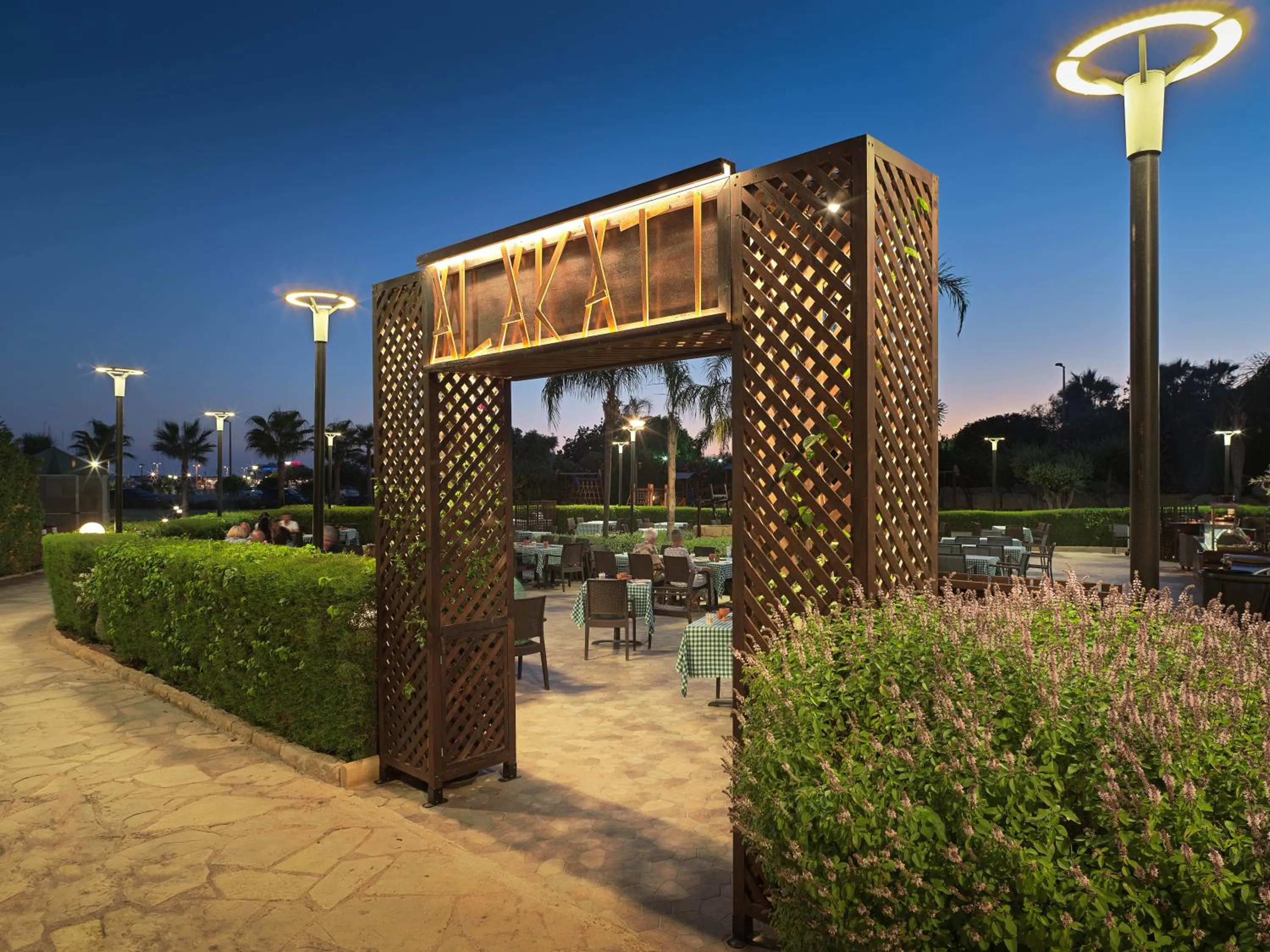 Restaurant/places to eat in St Raphael Resort & Marina