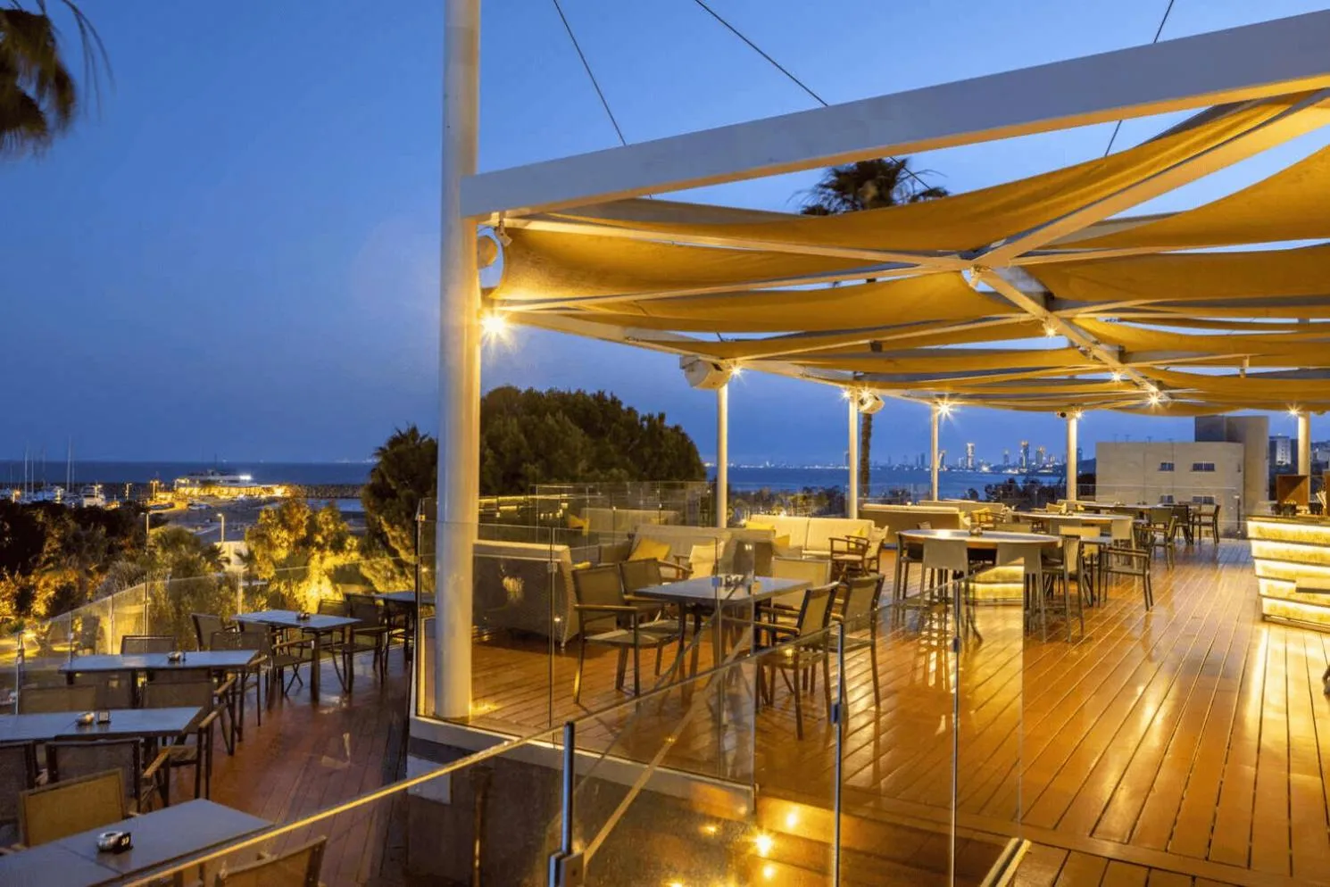 Lounge or bar in St Raphael Resort