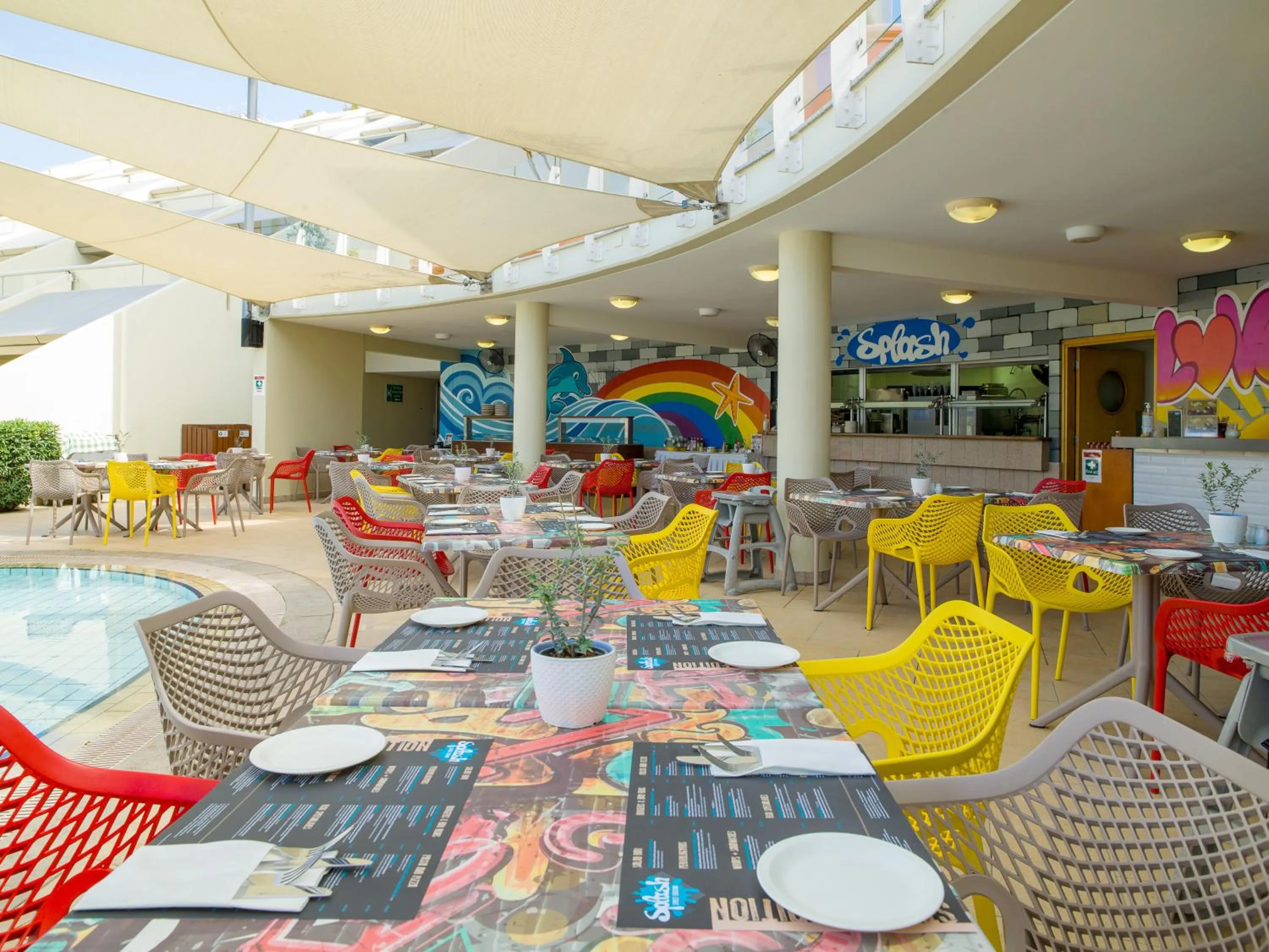 Restaurant/places to eat in St Raphael Resort