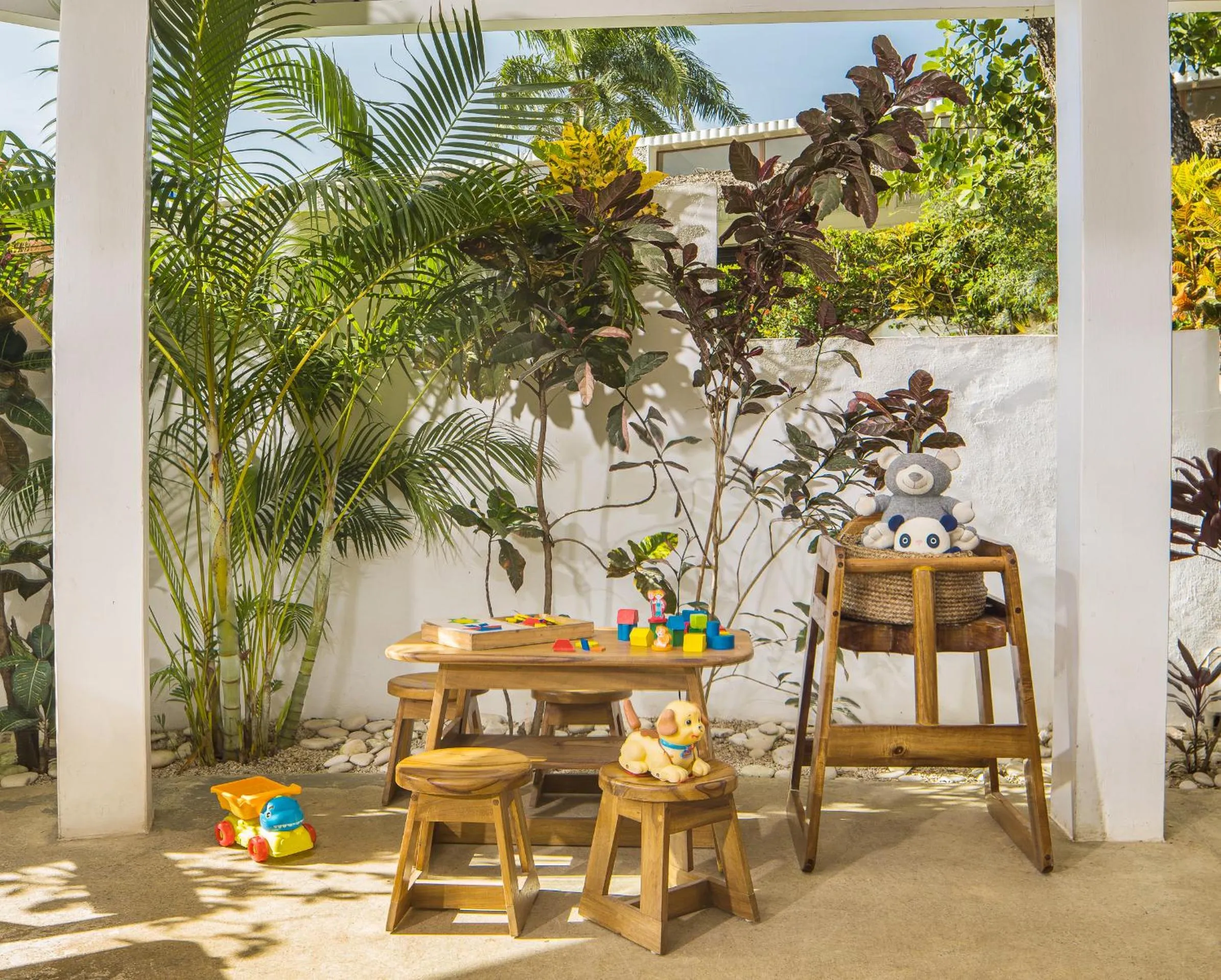 Restaurant/places to eat in El Encuentro Surf Lodge