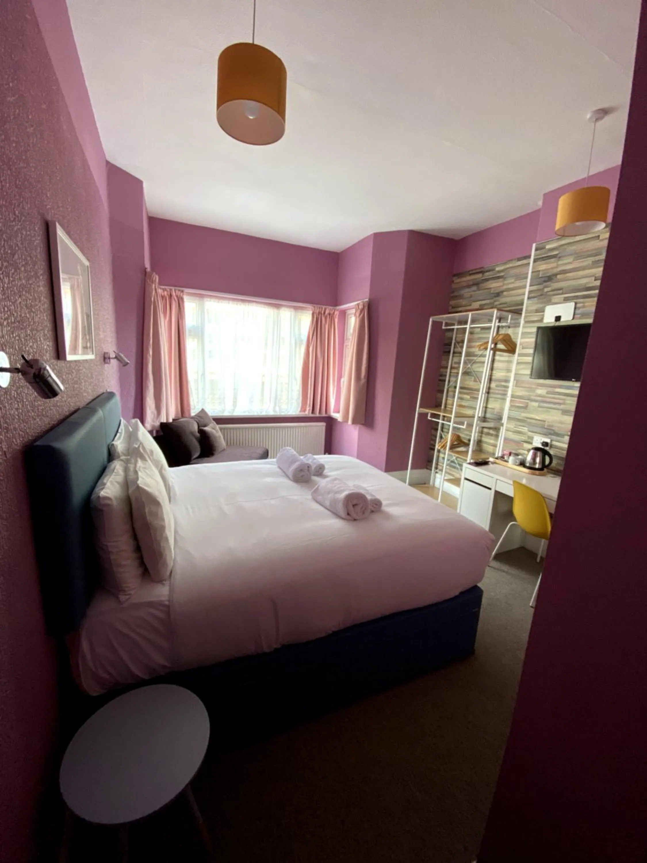 Photo of the whole room, Bed in WiseStay