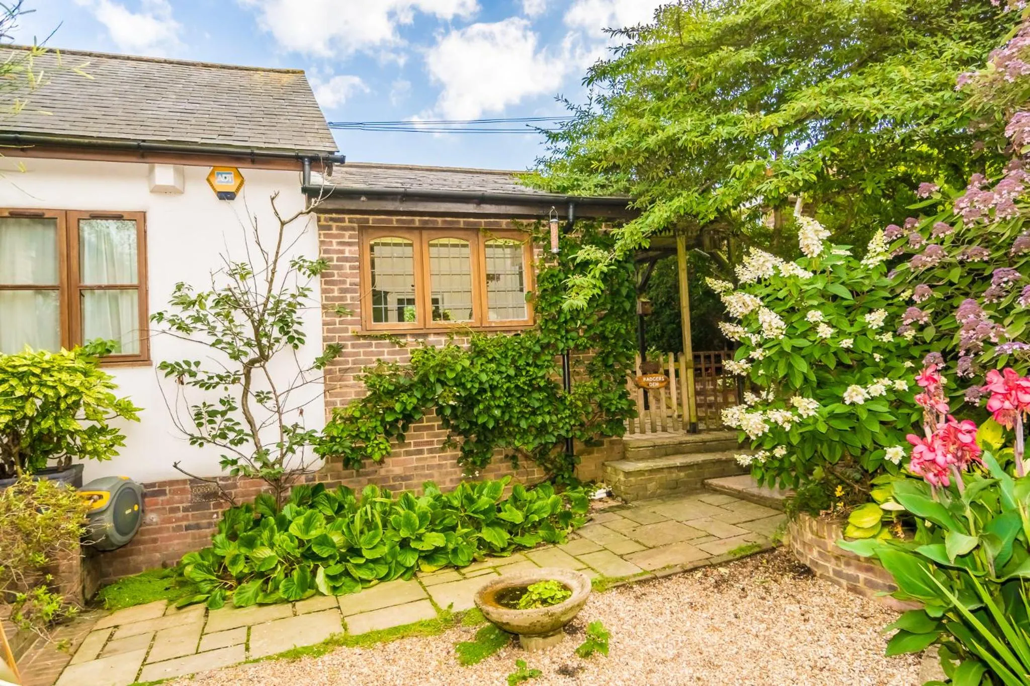 Badgers Den - Covehurst Bay Holiday Cottage