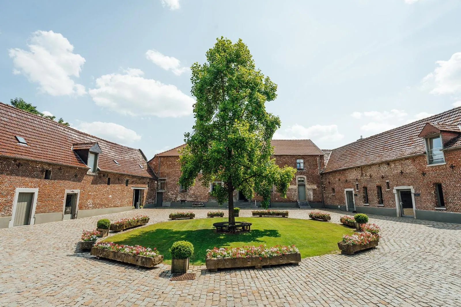 Property building in Relais de L'Empereur