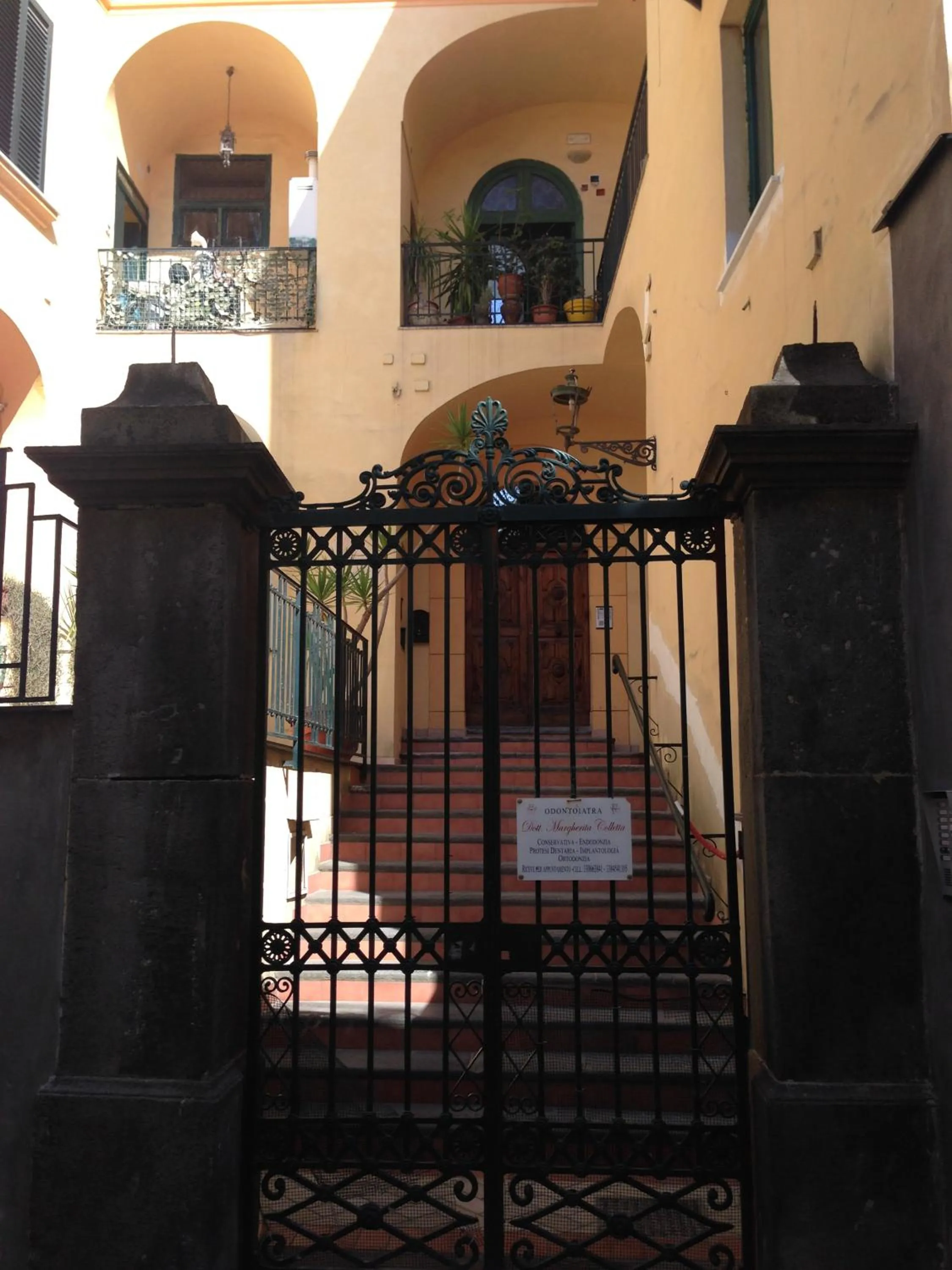 Facade/entrance in B&B La Grotta Marina